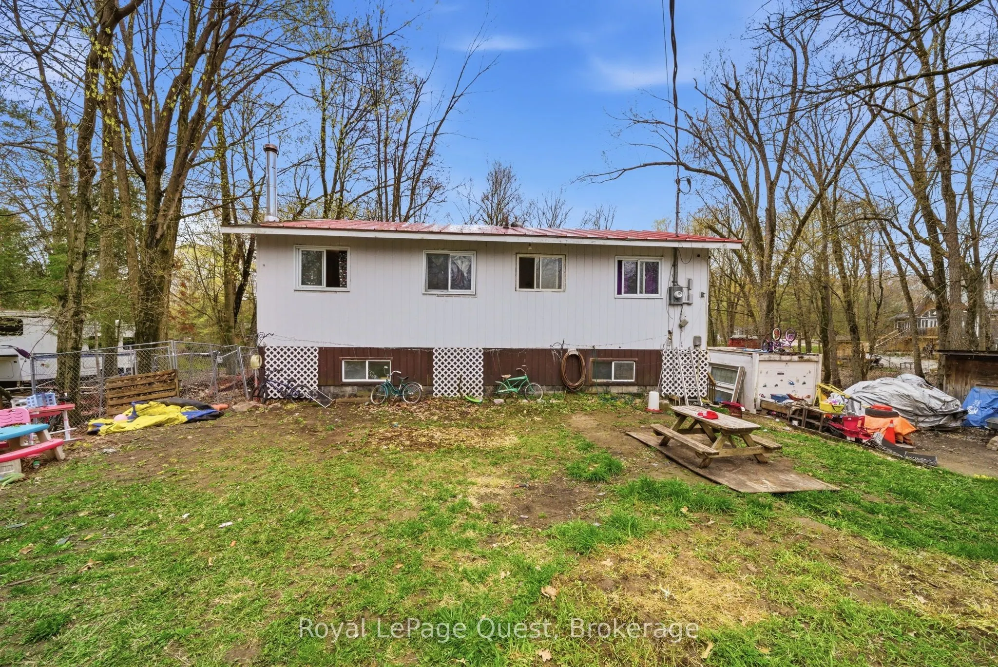 7476 Ash Crescent