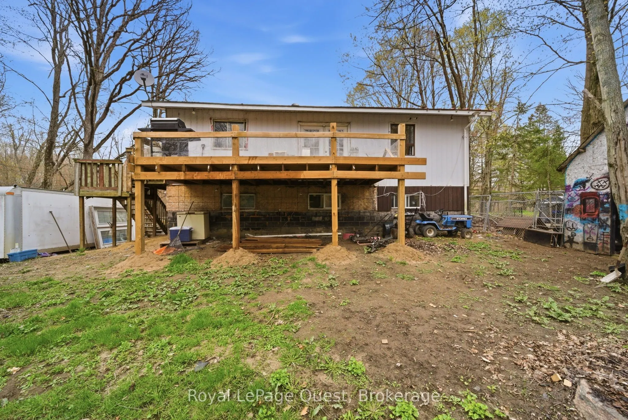 7476 Ash Crescent