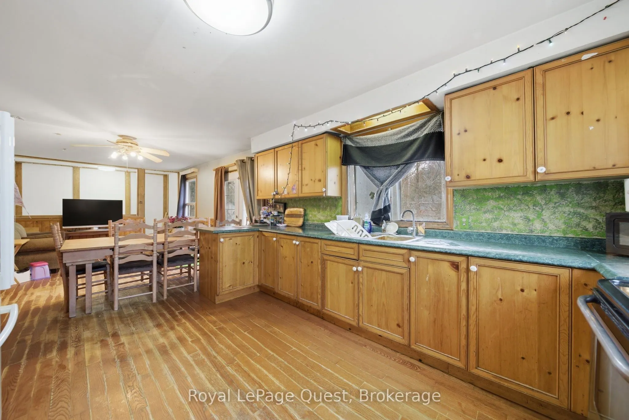7476 Ash Crescent