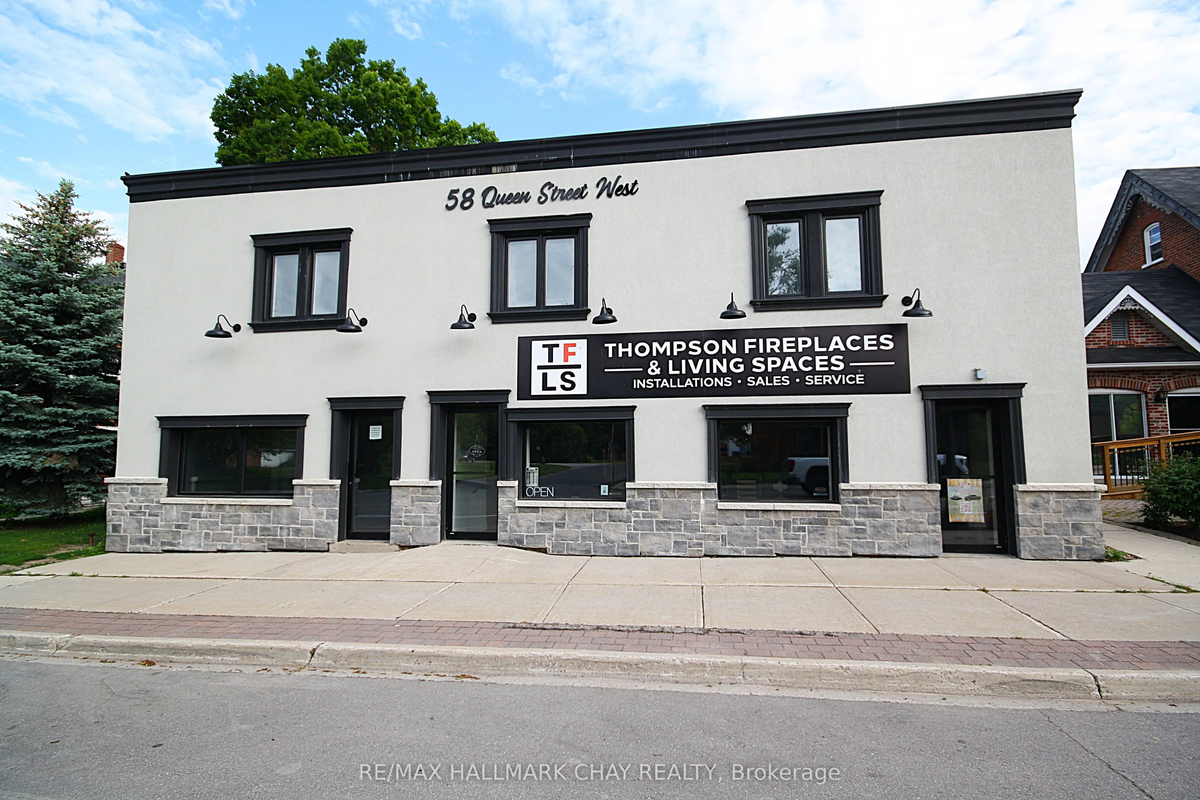58 Queen St Street W