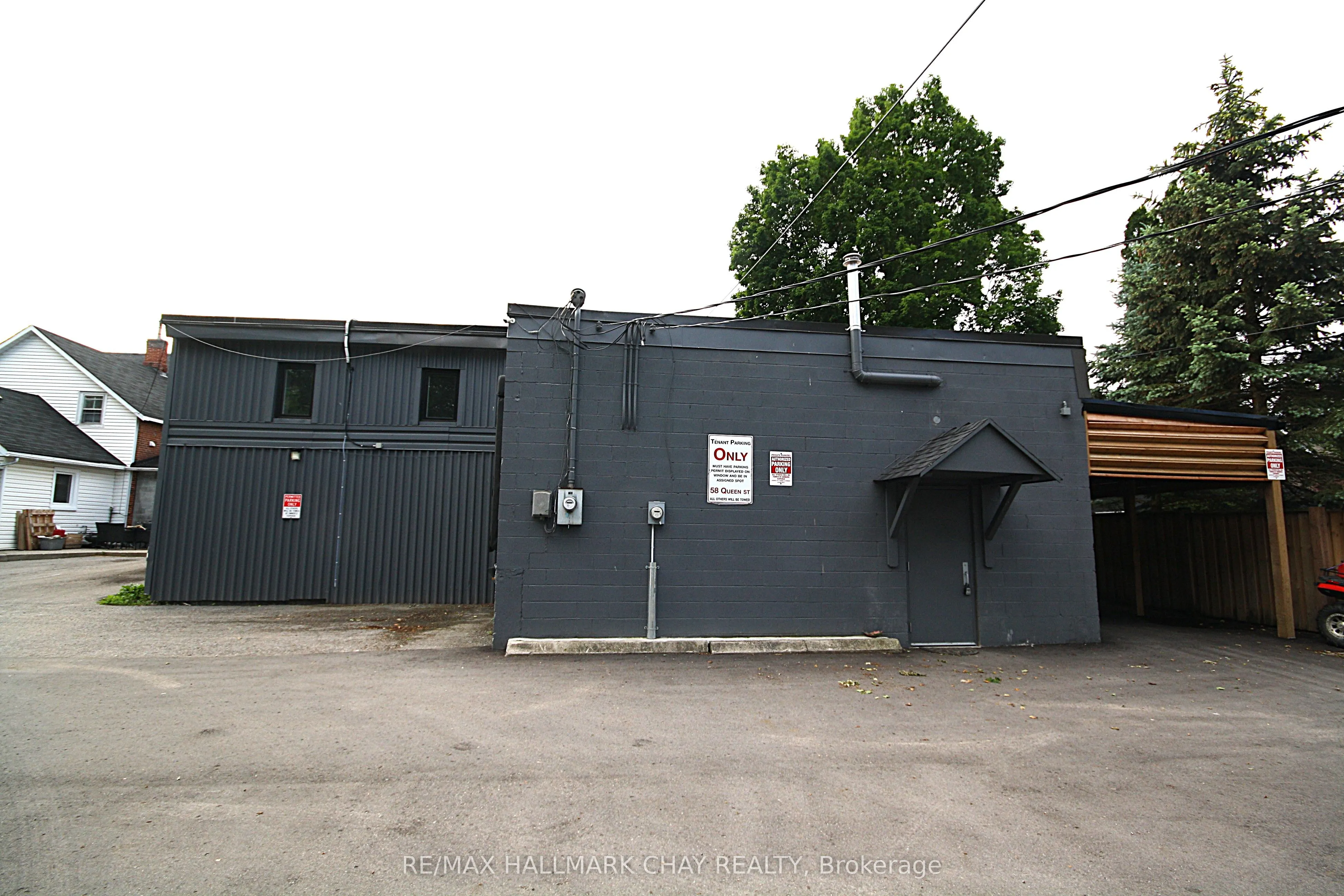 58 Queen St Street W