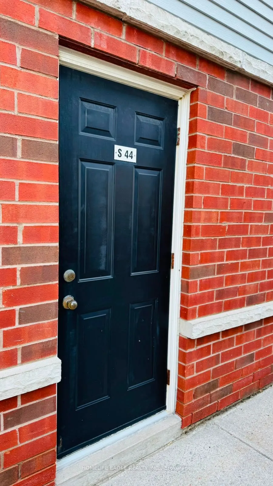 235 Ferndale Drive S #13