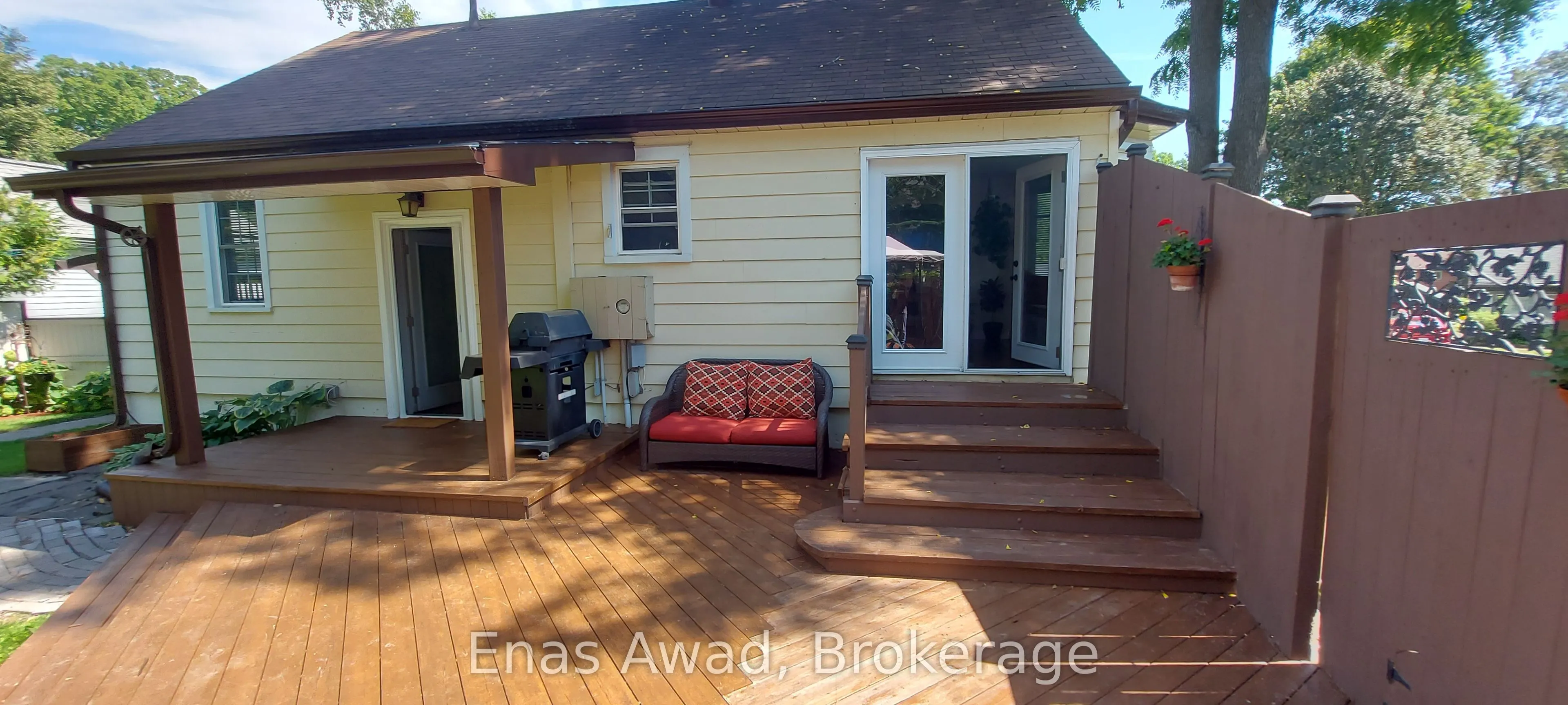 8 Lavallee Crescent