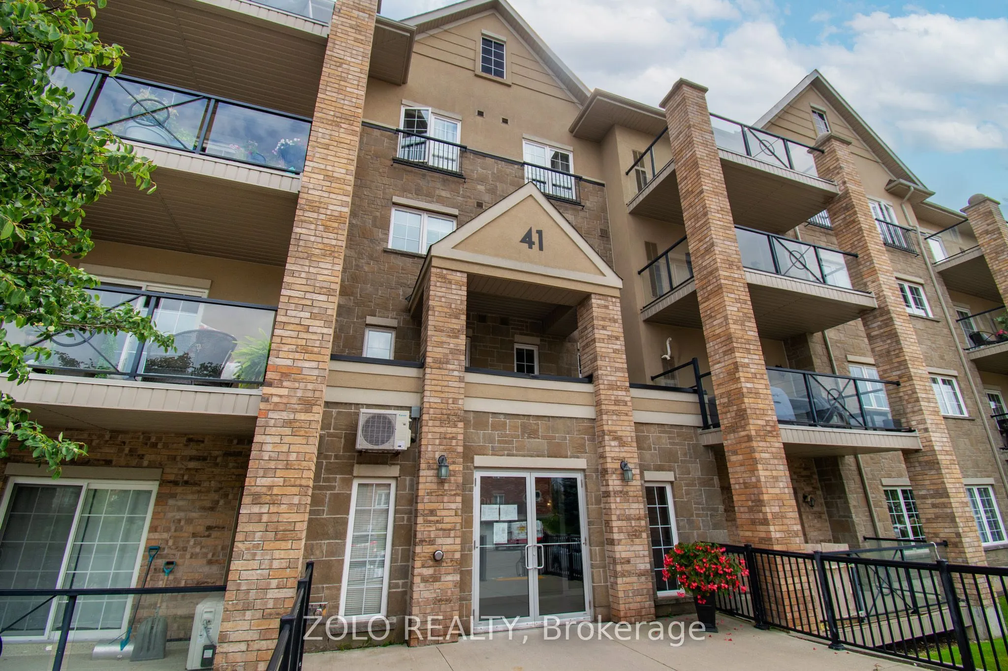 41 Ferndale Drive S #312