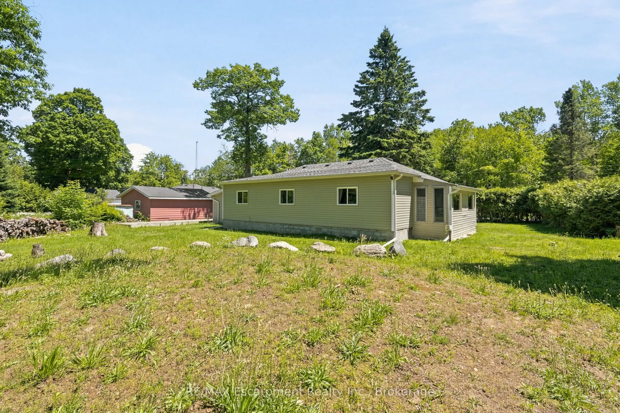 16 Hiawatha Road