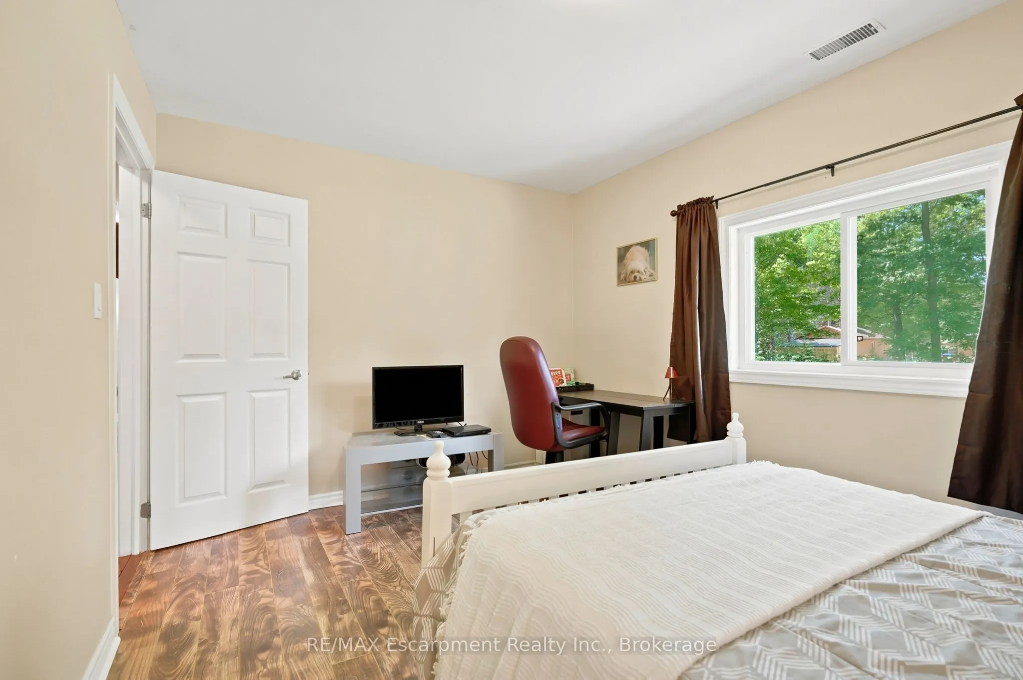 16 Hiawatha Road