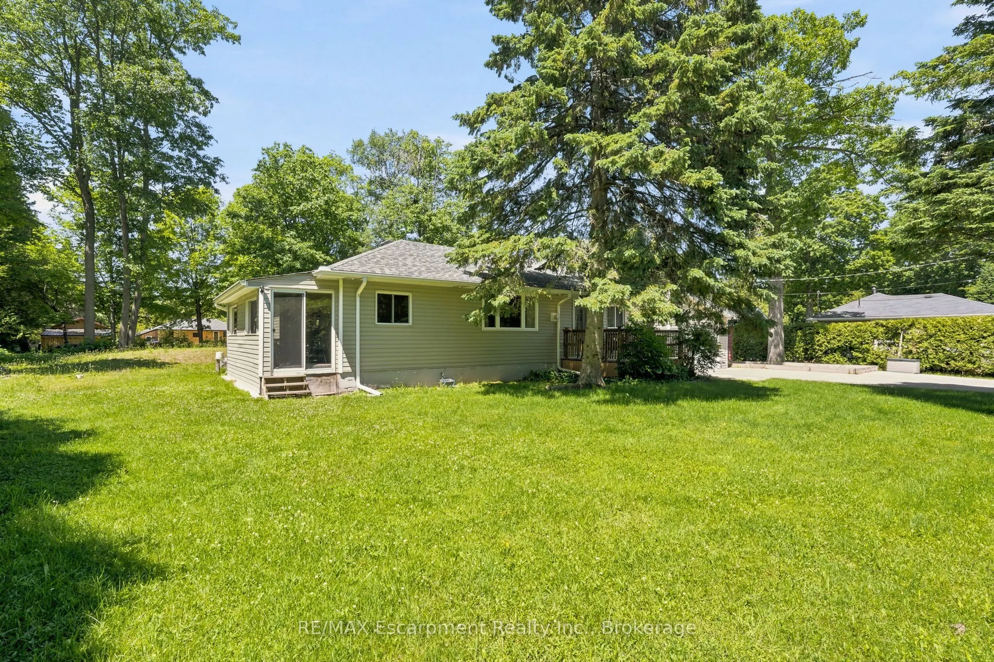 16 Hiawatha Road