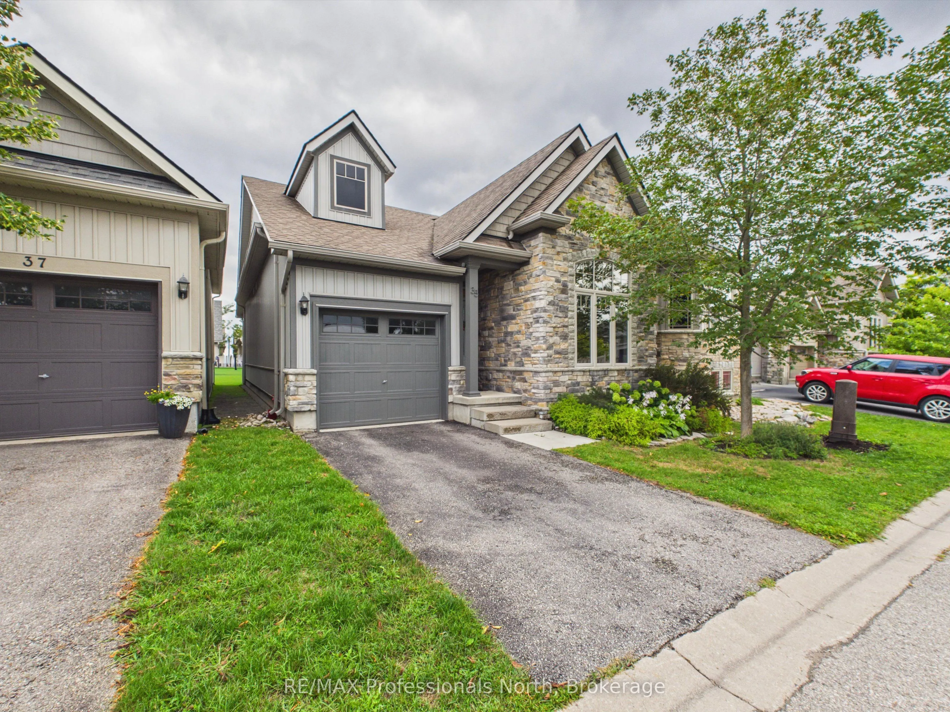 35 Canterbury Circle