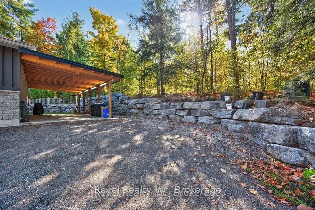 683 Lafontaine Road W