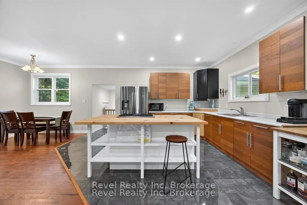 683 Lafontaine Road W