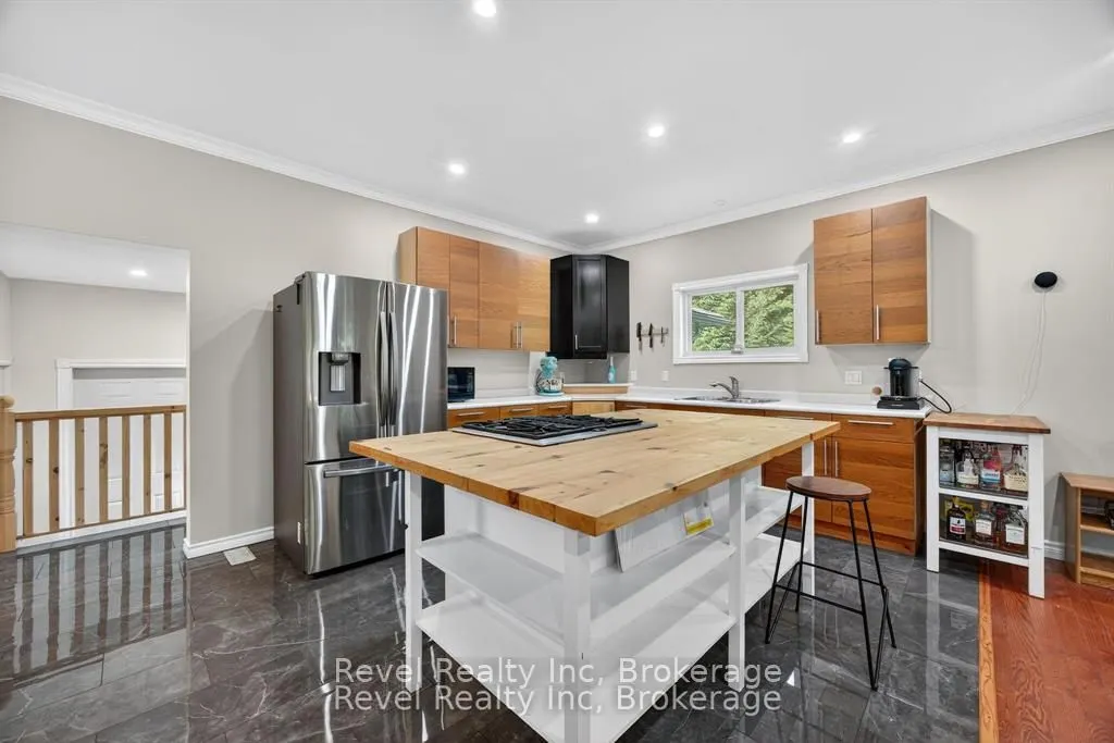 683 Lafontaine Road W