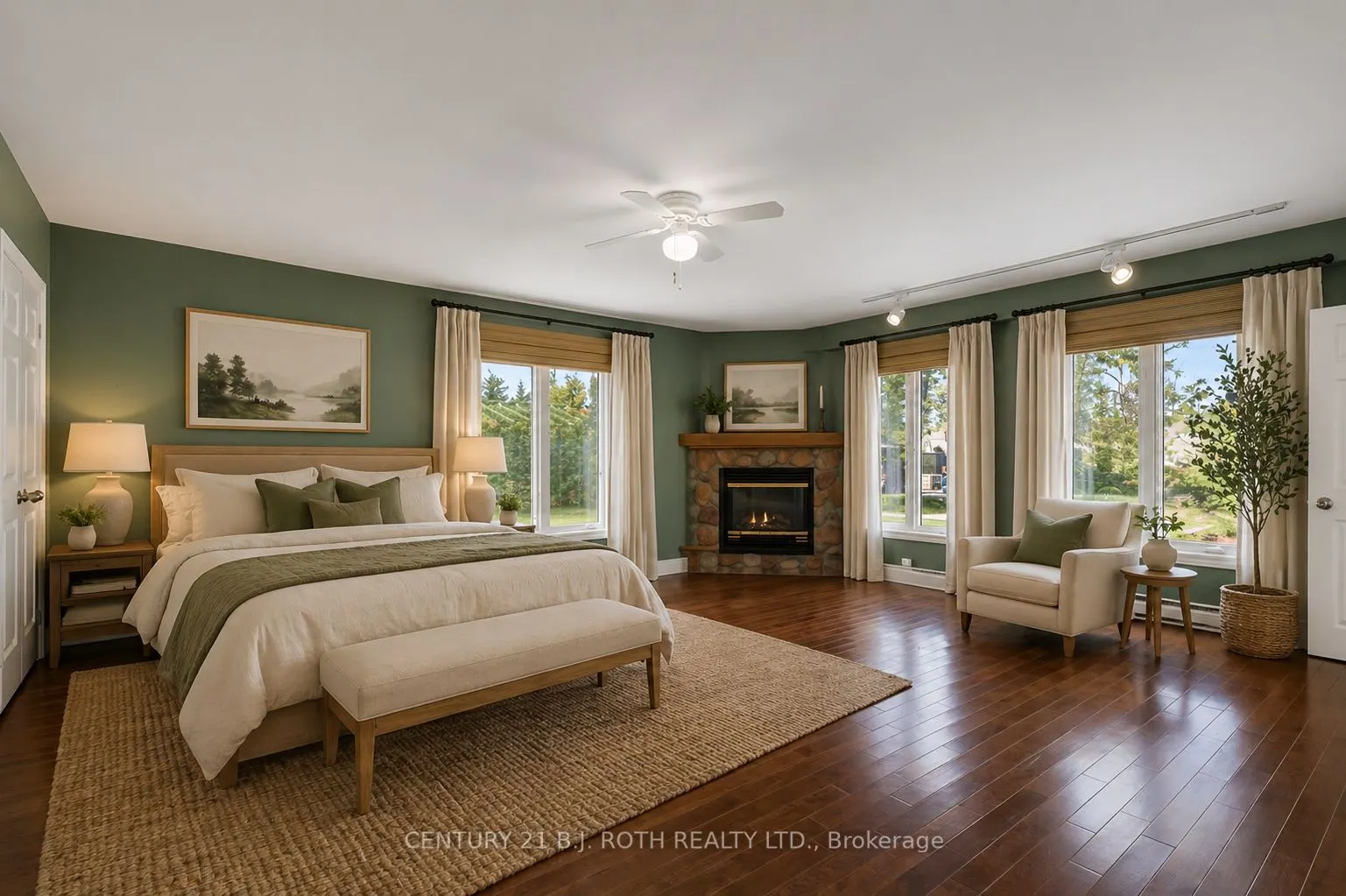 49 Lakeshore Road E