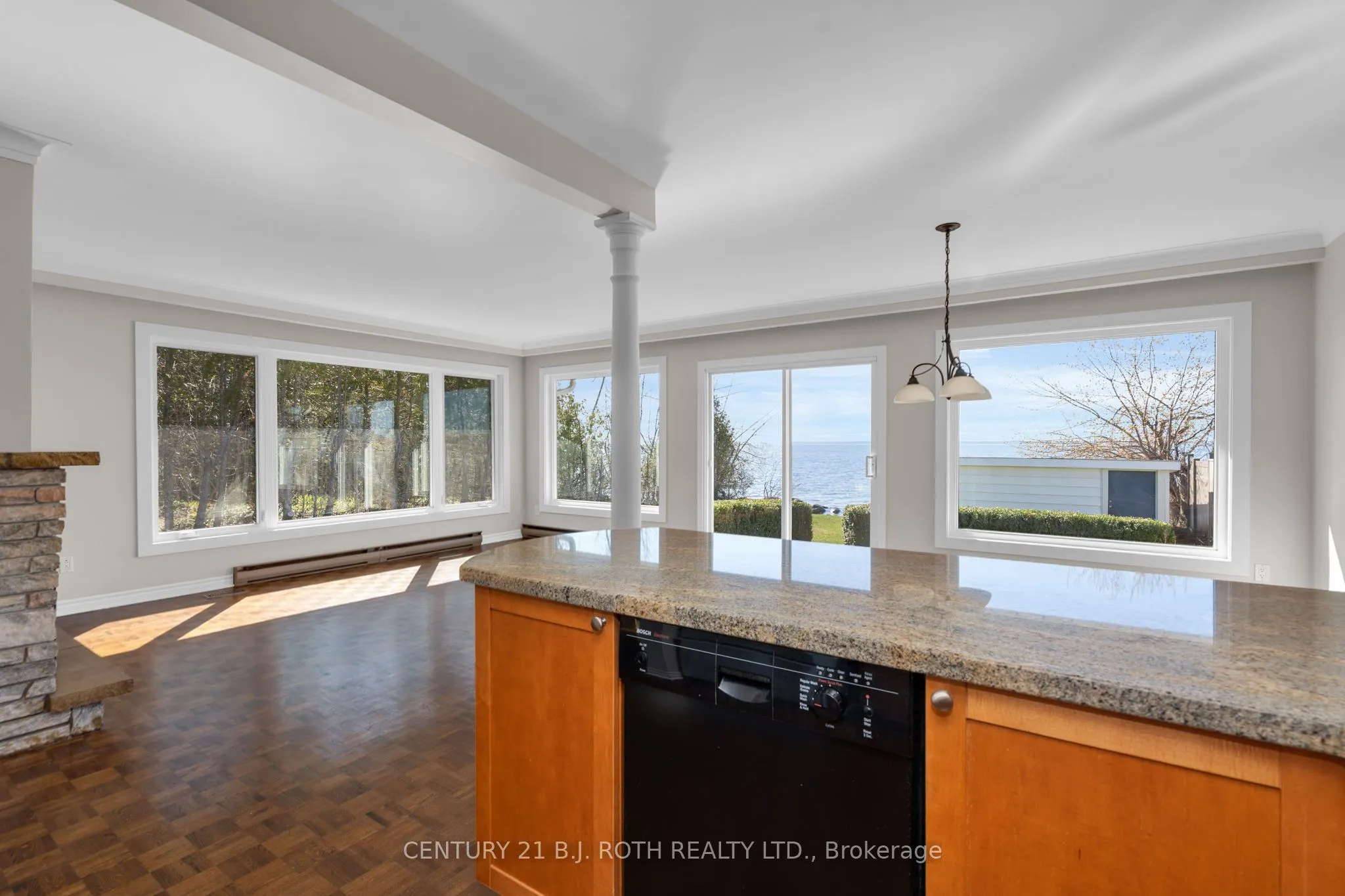 49 Lakeshore Road E