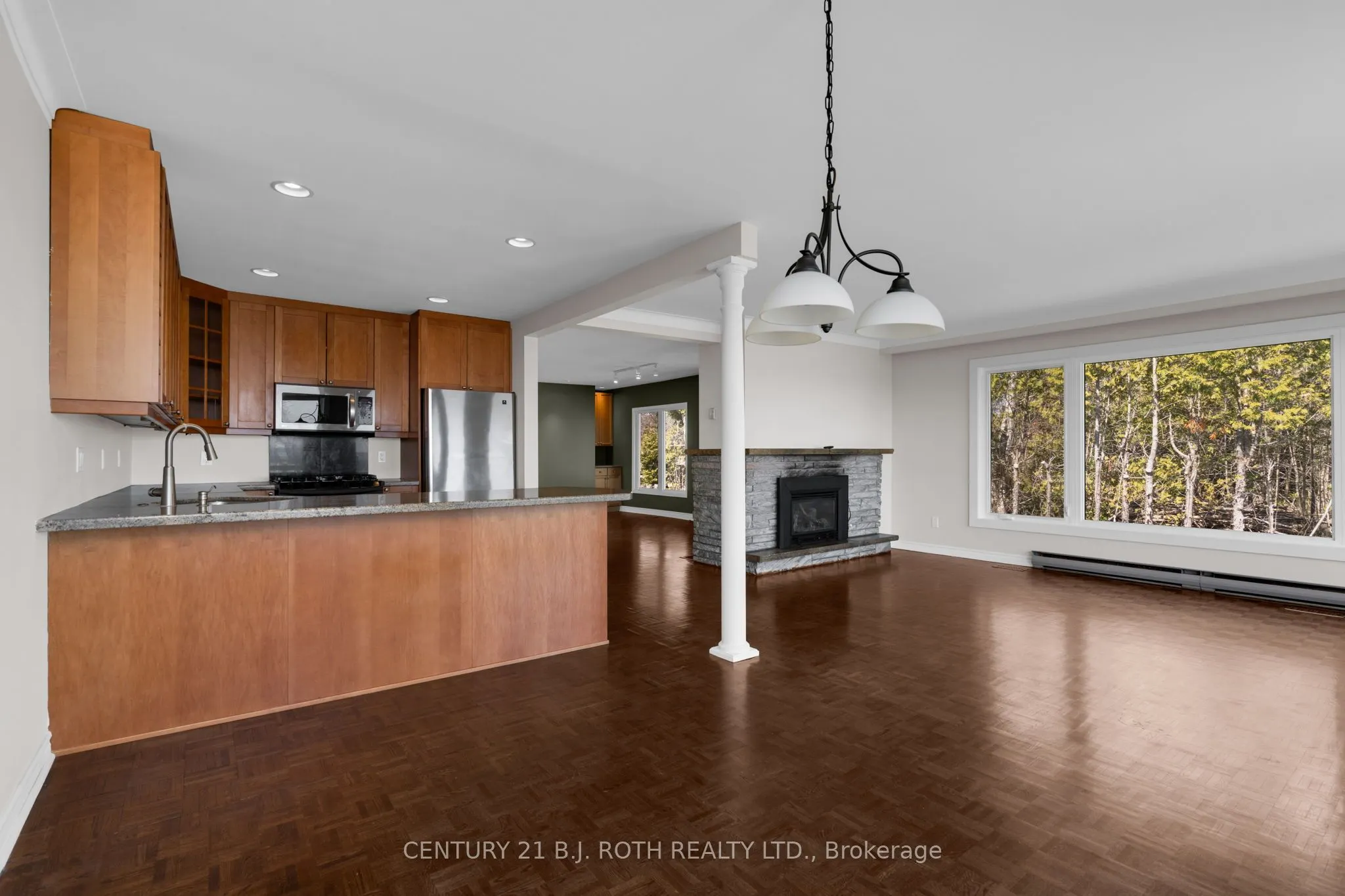 49 Lakeshore Road E