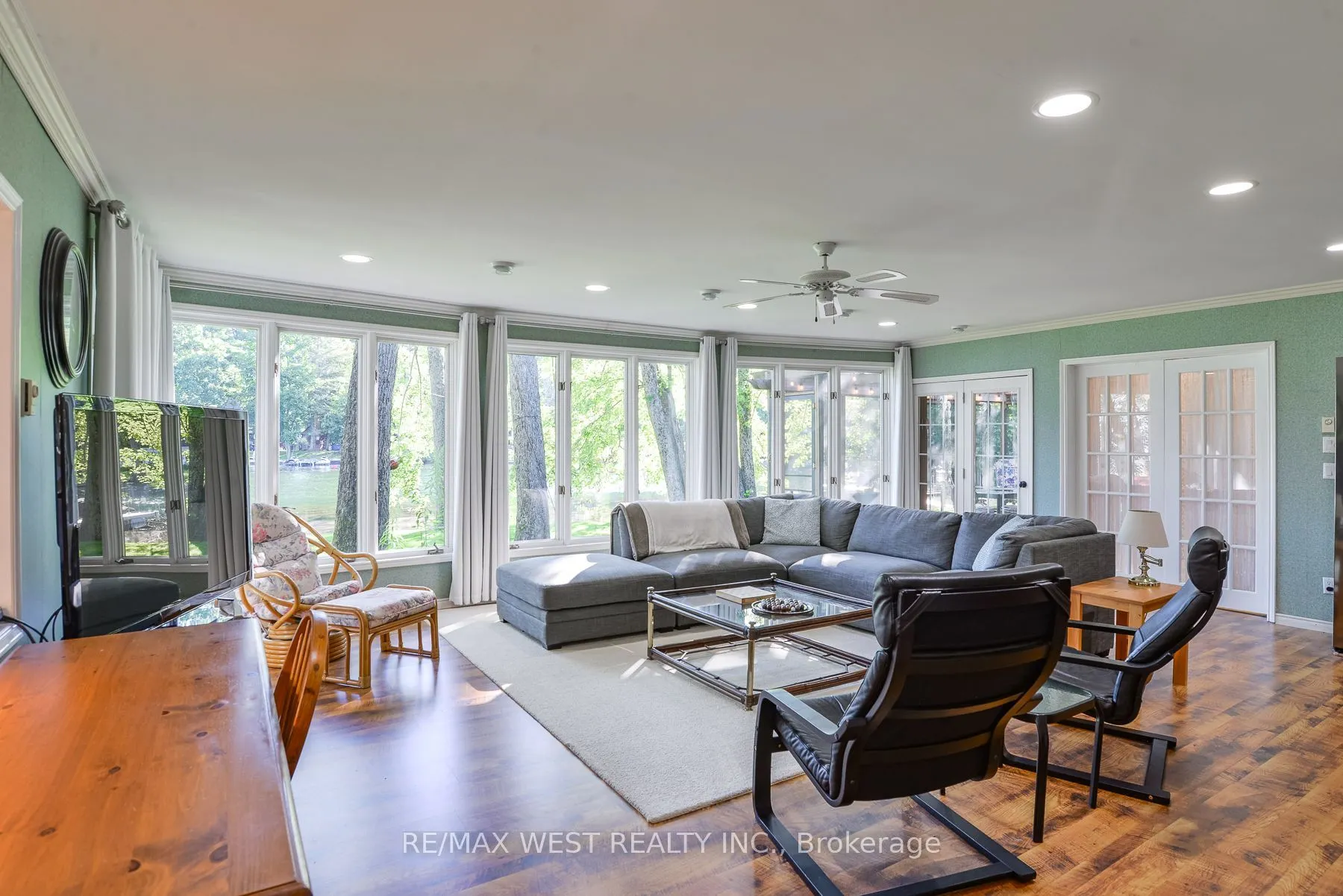 3587 Lauderdale Point Crescent