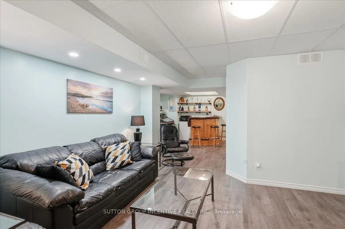 17 White Crescent