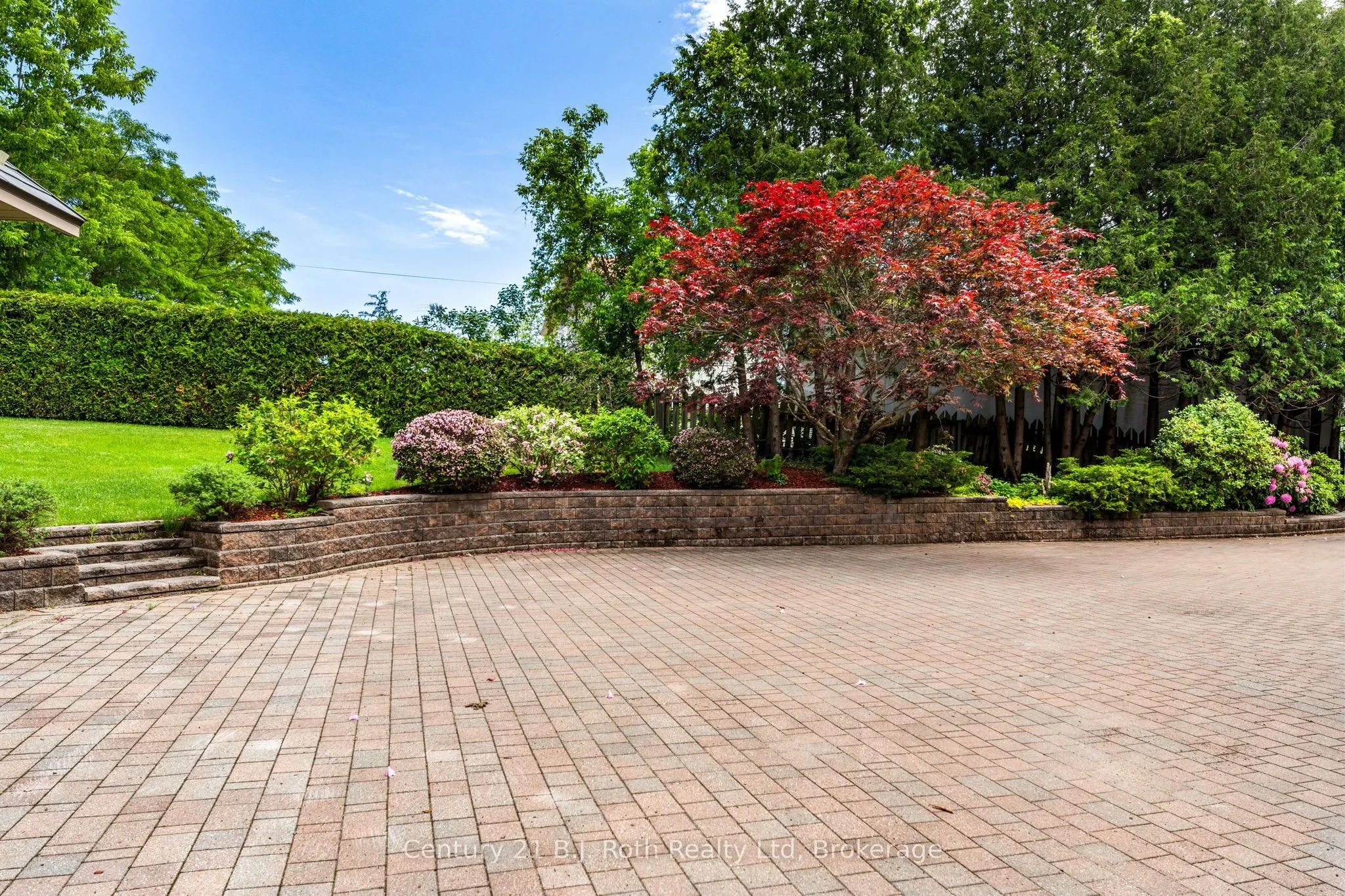 339 Champlain Road
