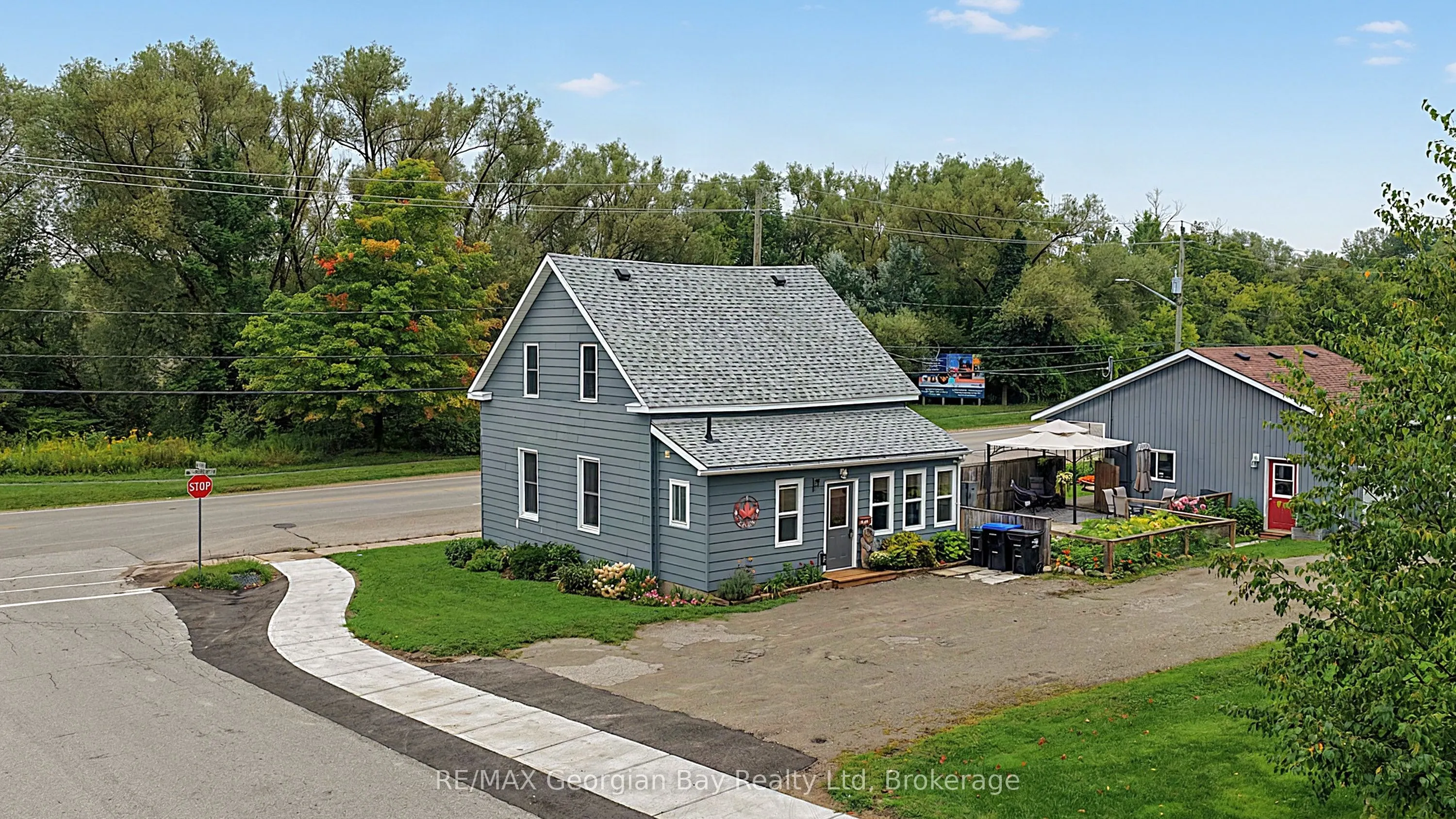 154 ROBERT Street W