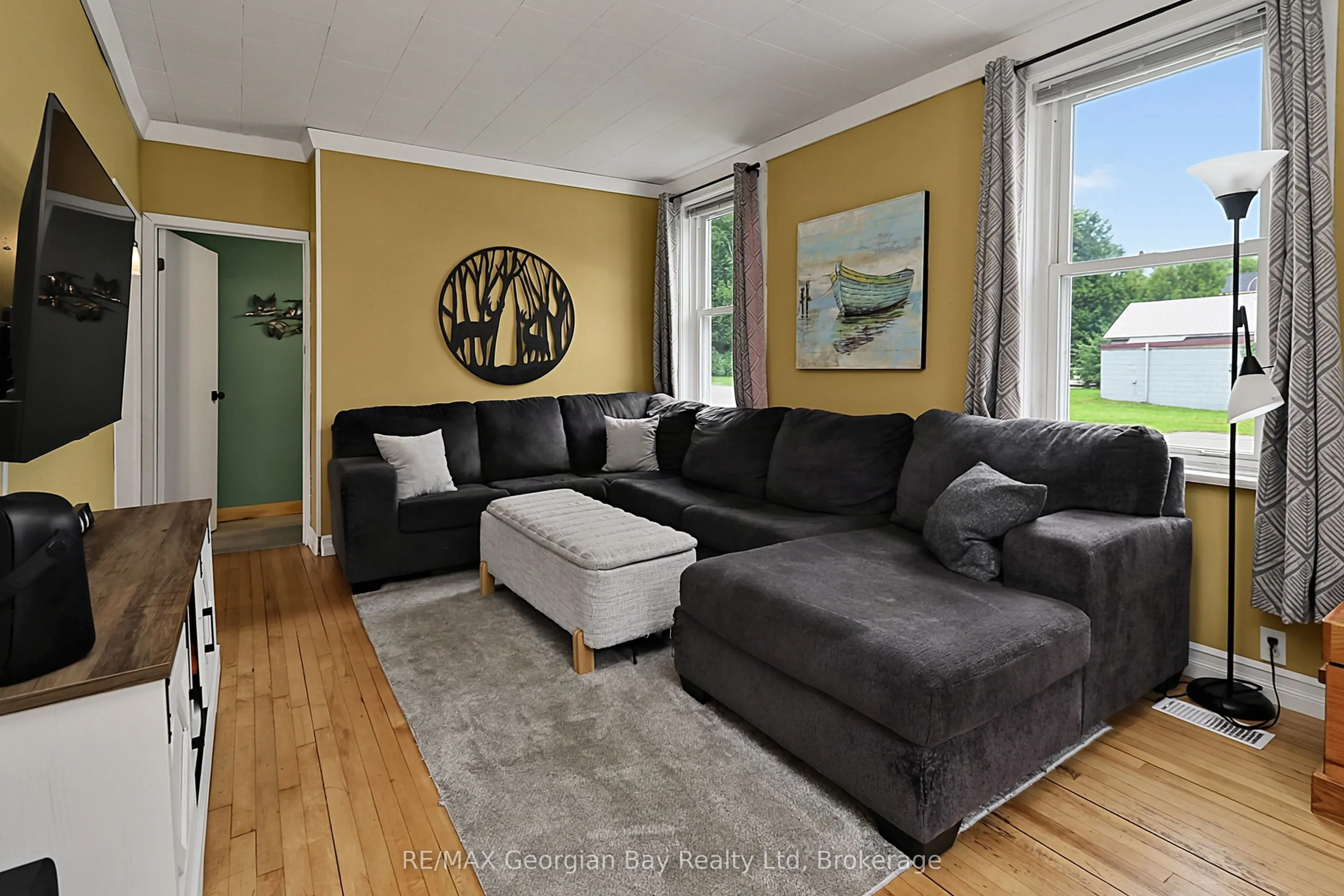 154 ROBERT Street W
