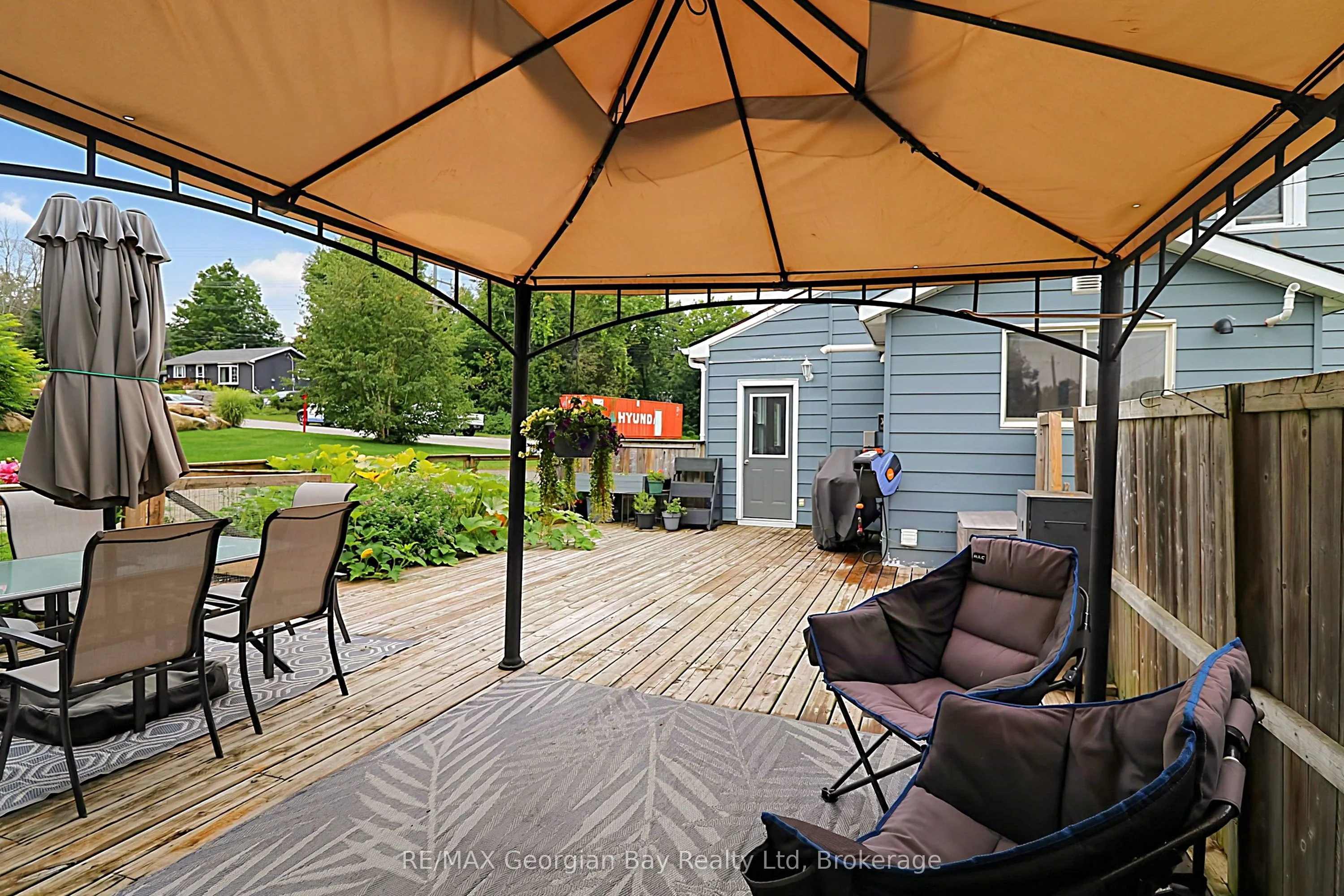 154 ROBERT Street W