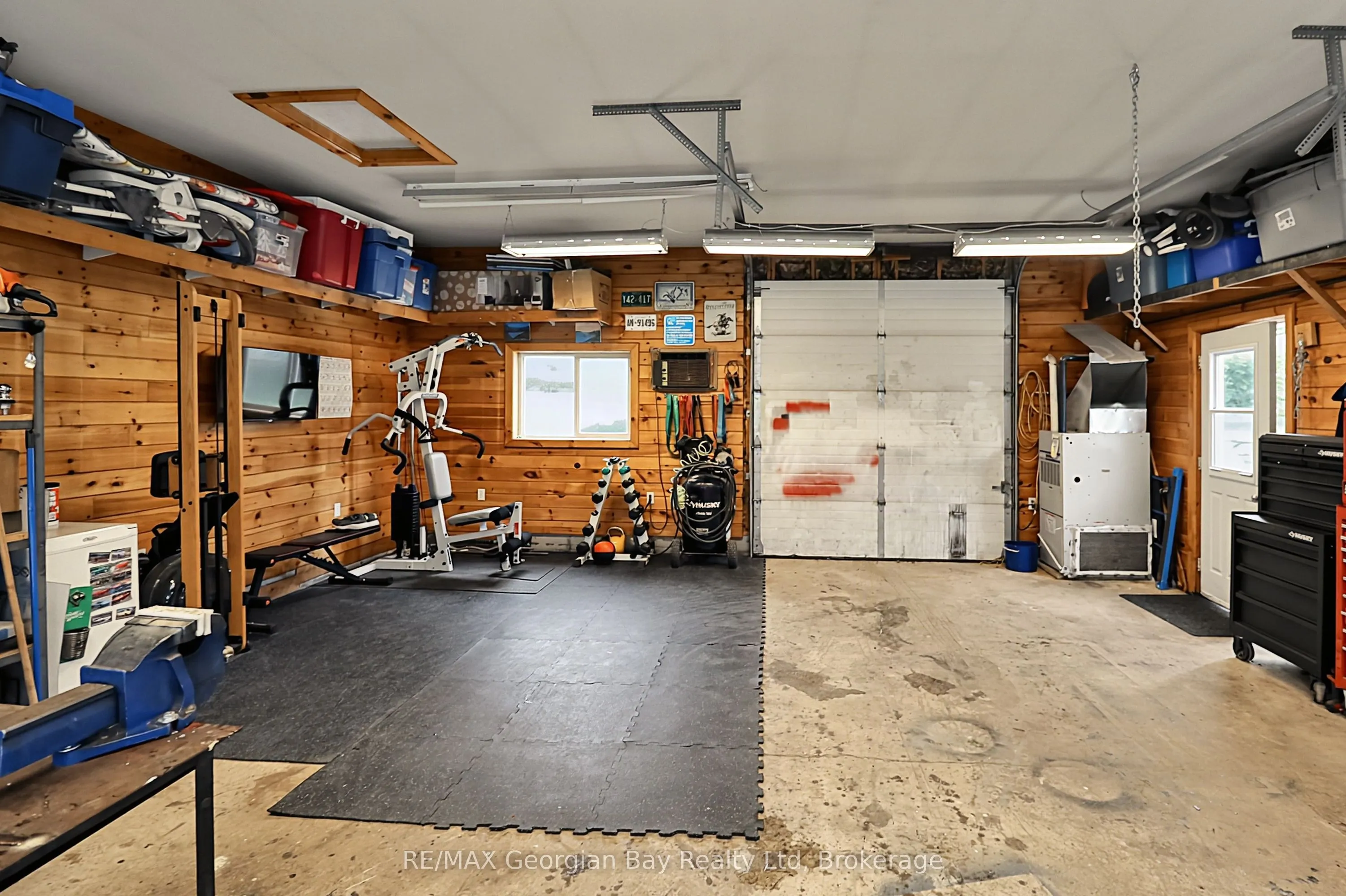 154 ROBERT Street W