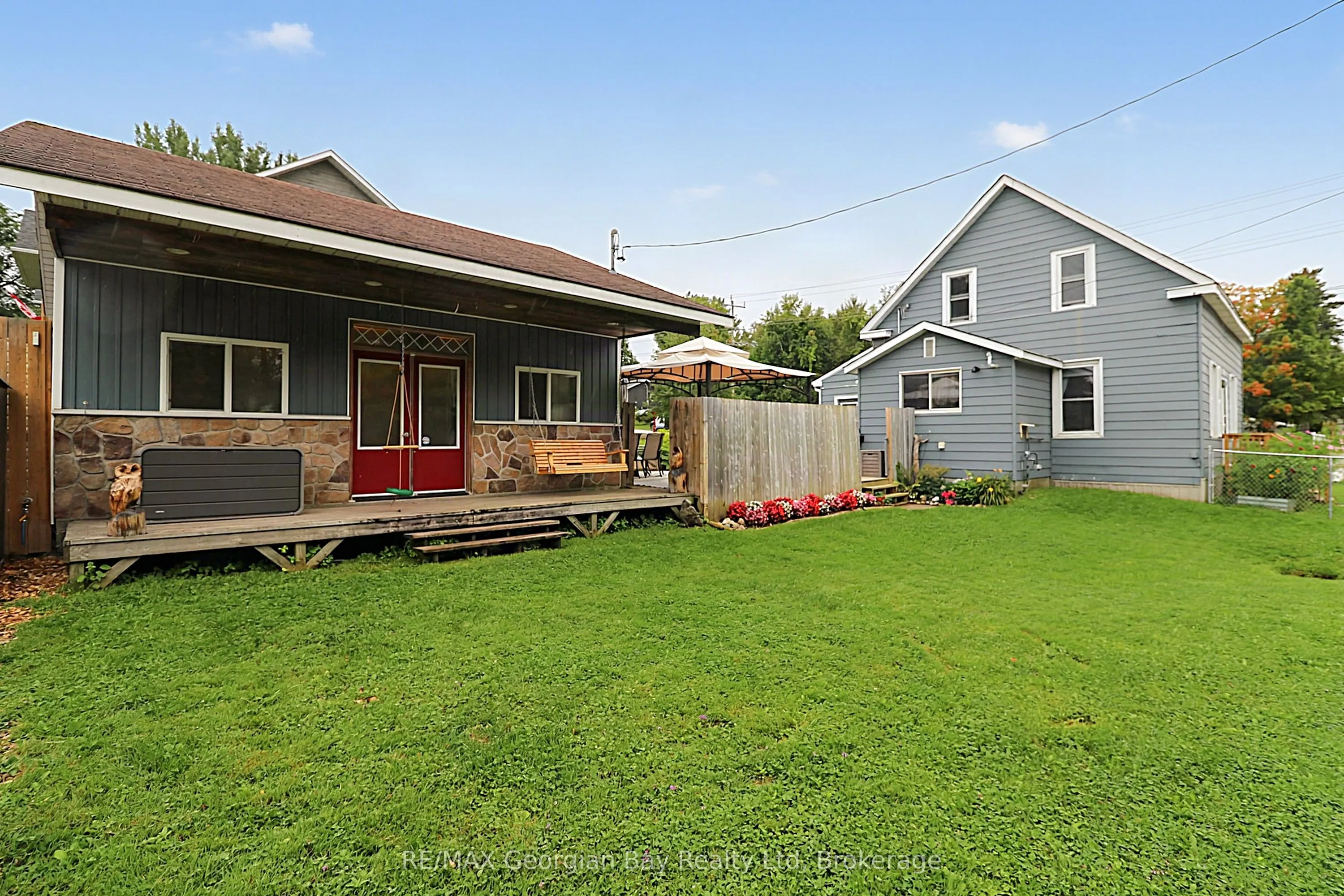 154 ROBERT Street W