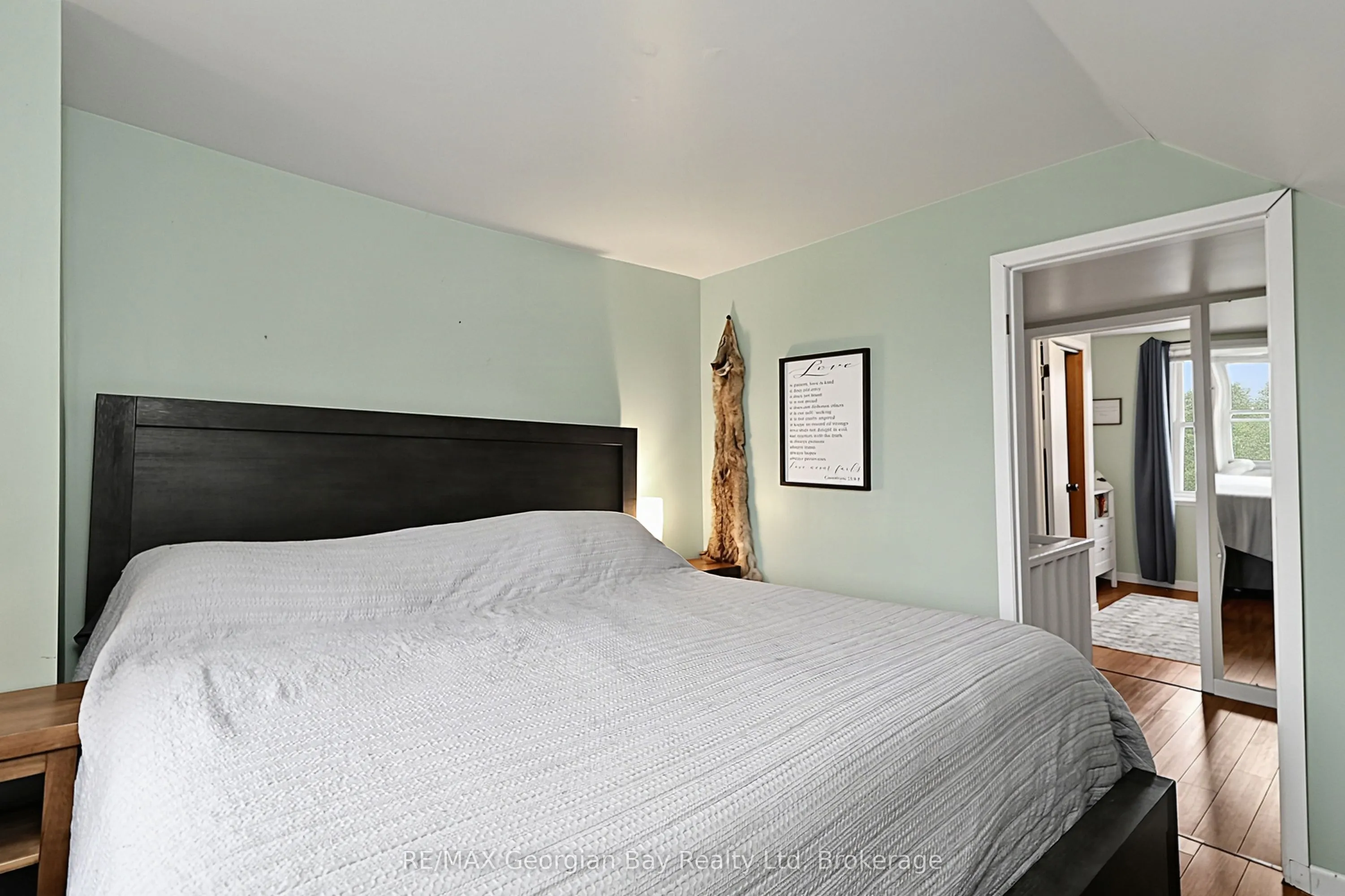 154 ROBERT Street W