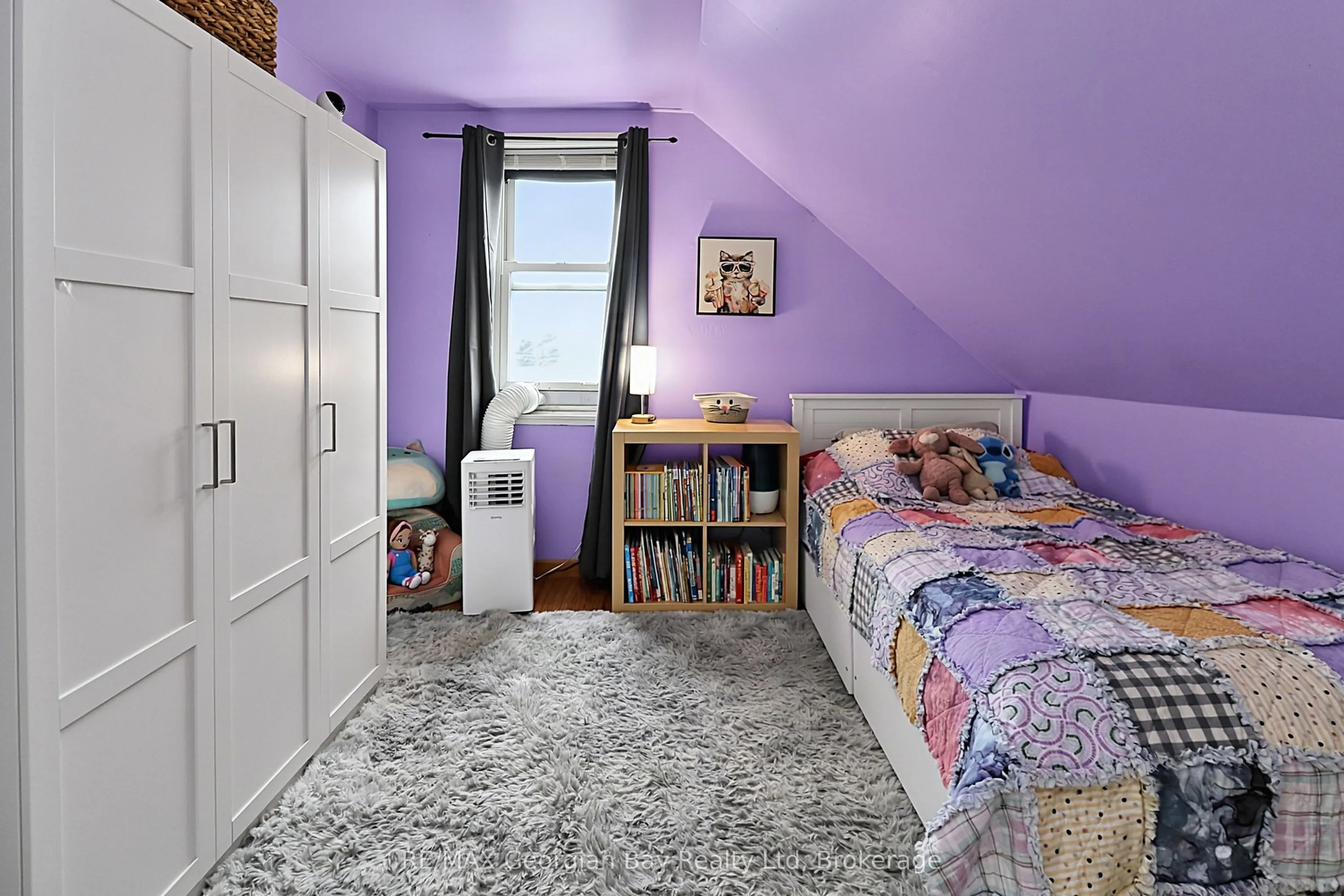 154 ROBERT Street W