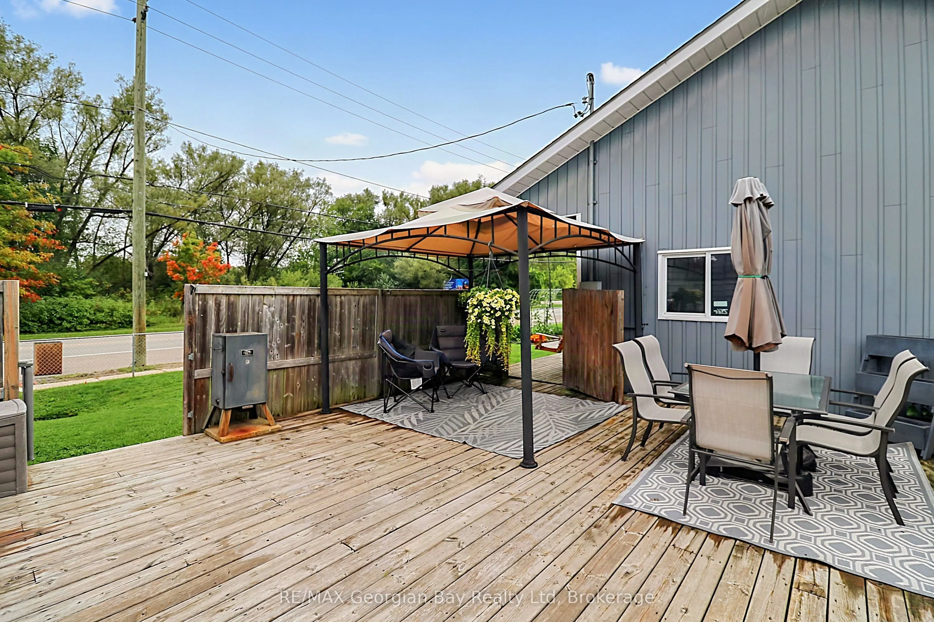 154 ROBERT Street W