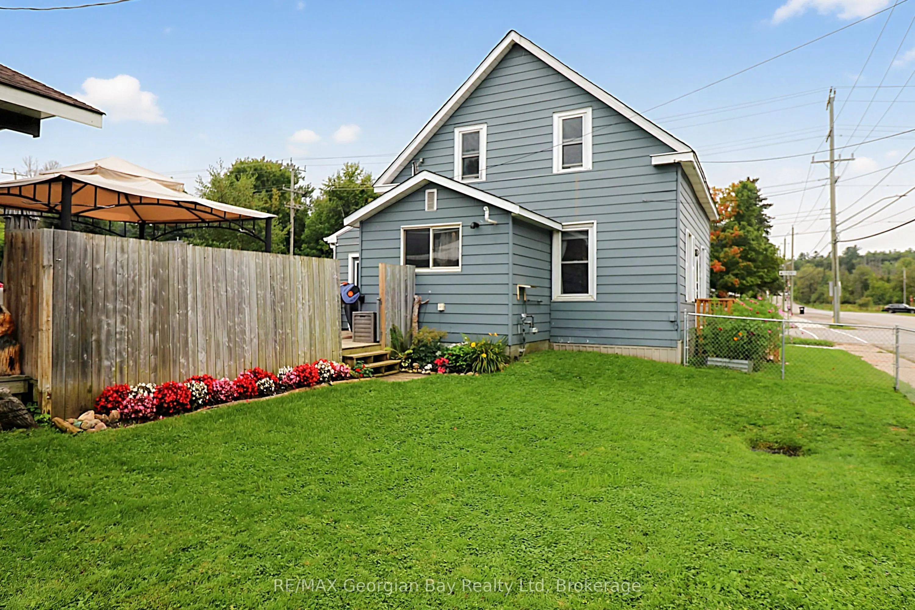 154 ROBERT Street W