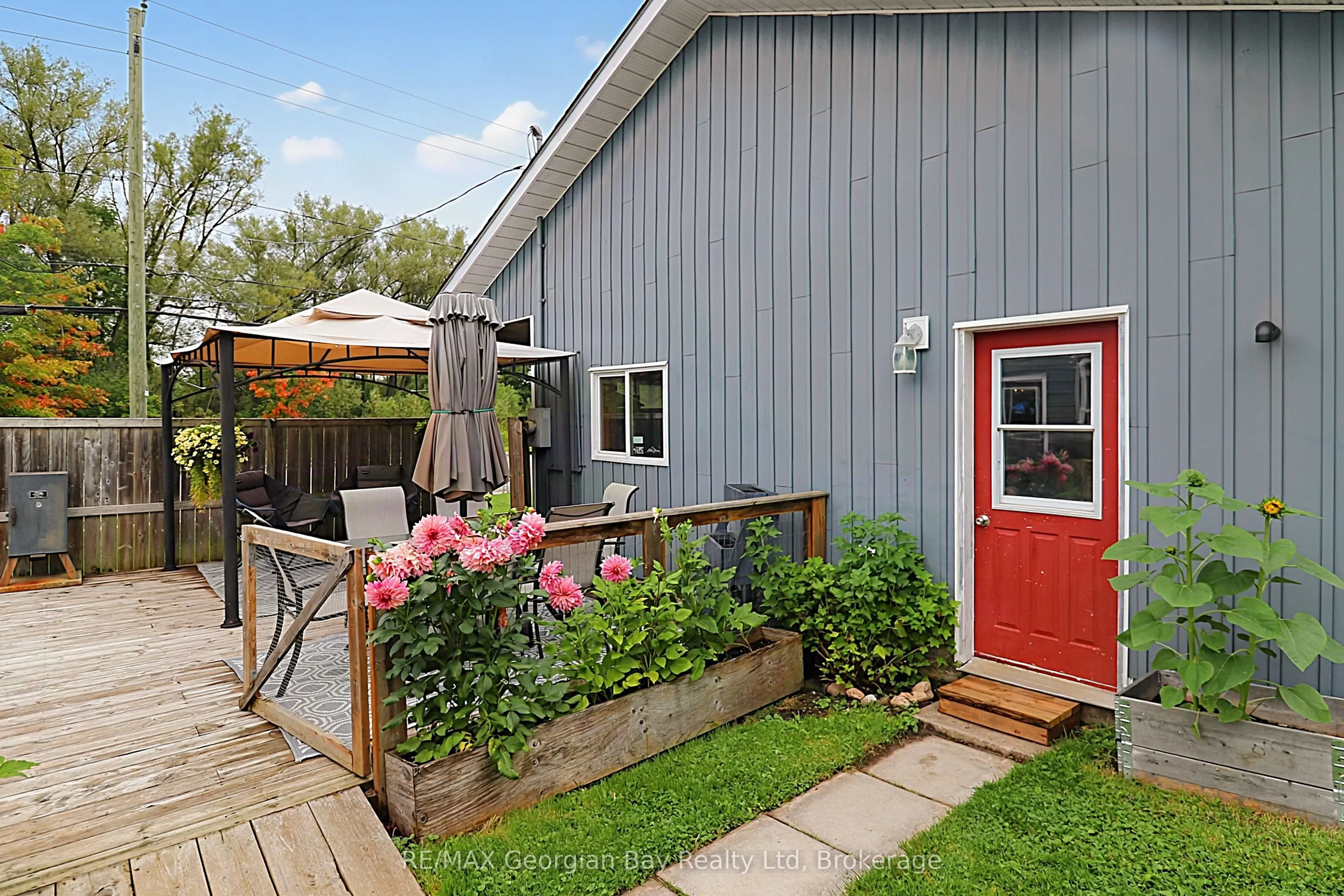 154 ROBERT Street W