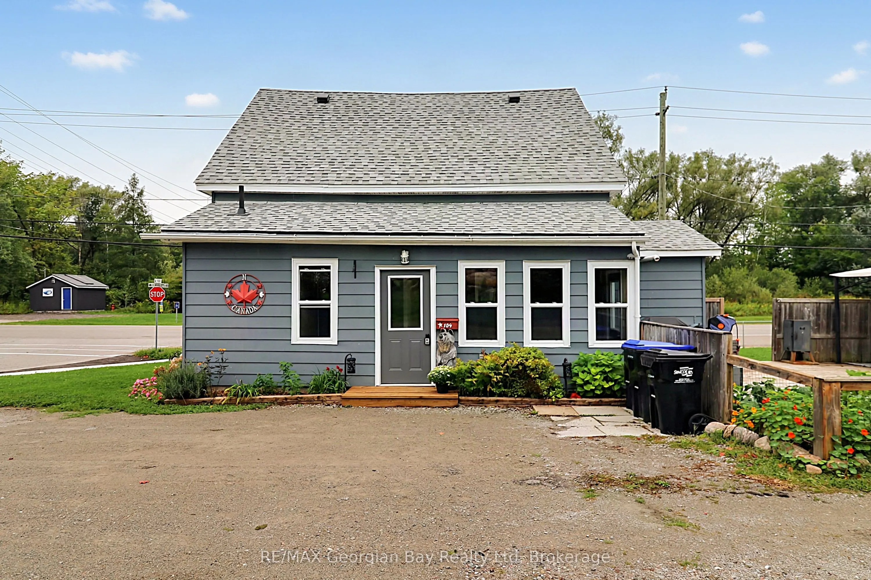 154 ROBERT Street W