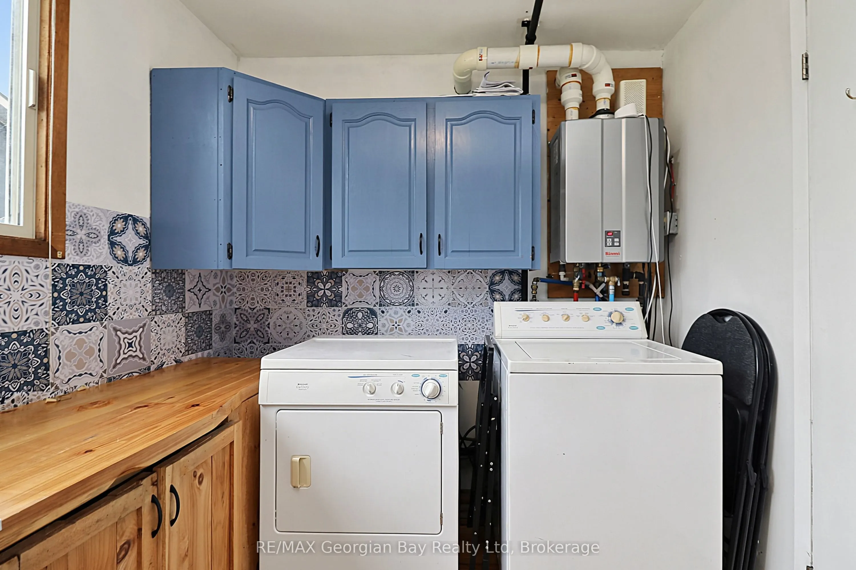 154 ROBERT Street W
