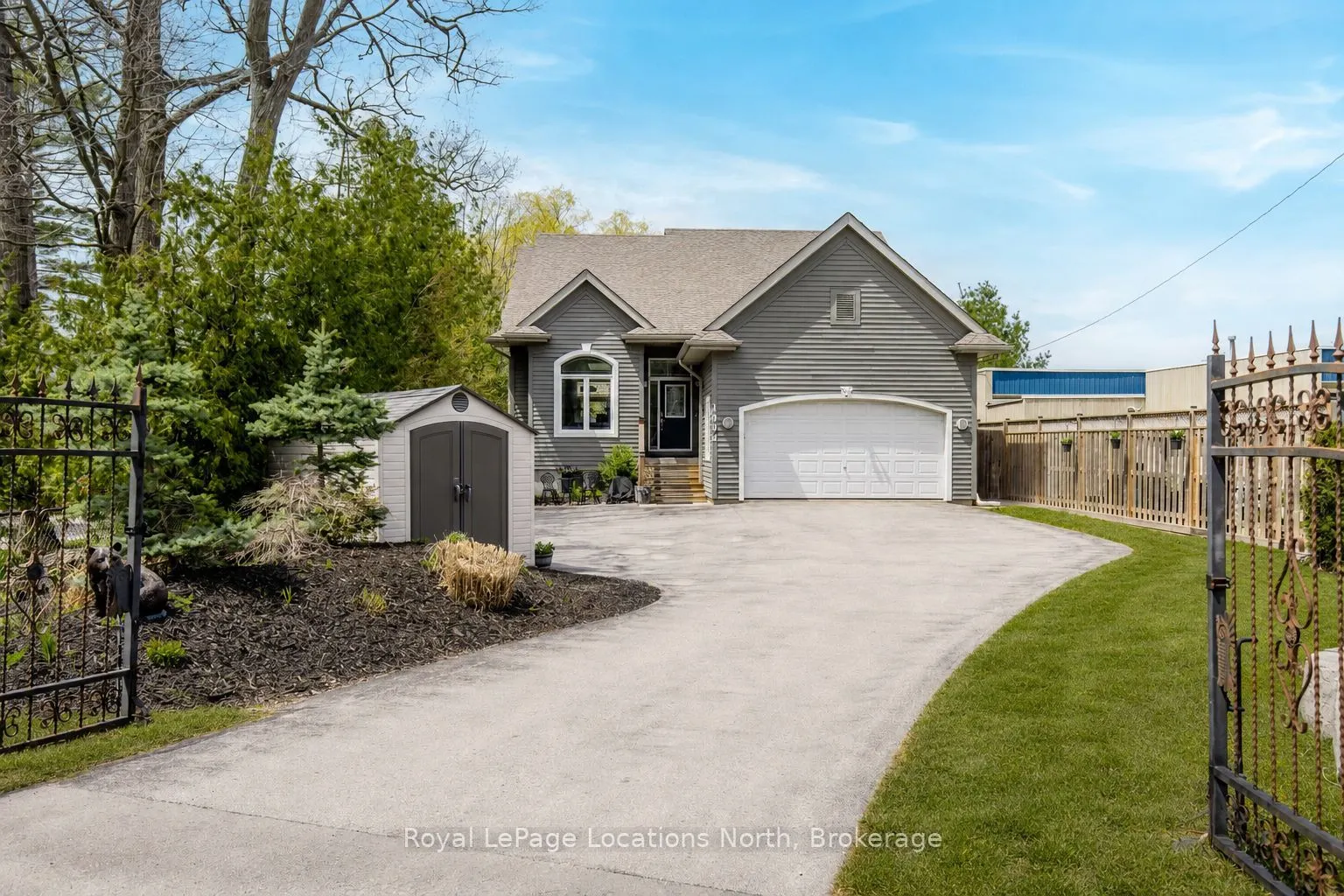 1094 RIVER Road W