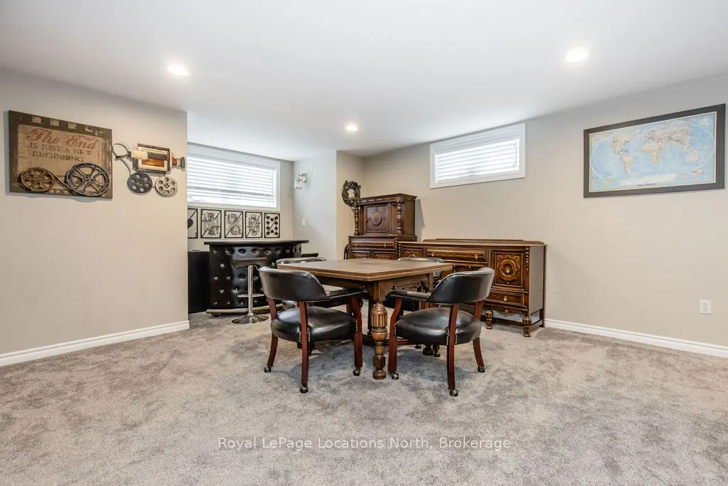 1094 RIVER Road W