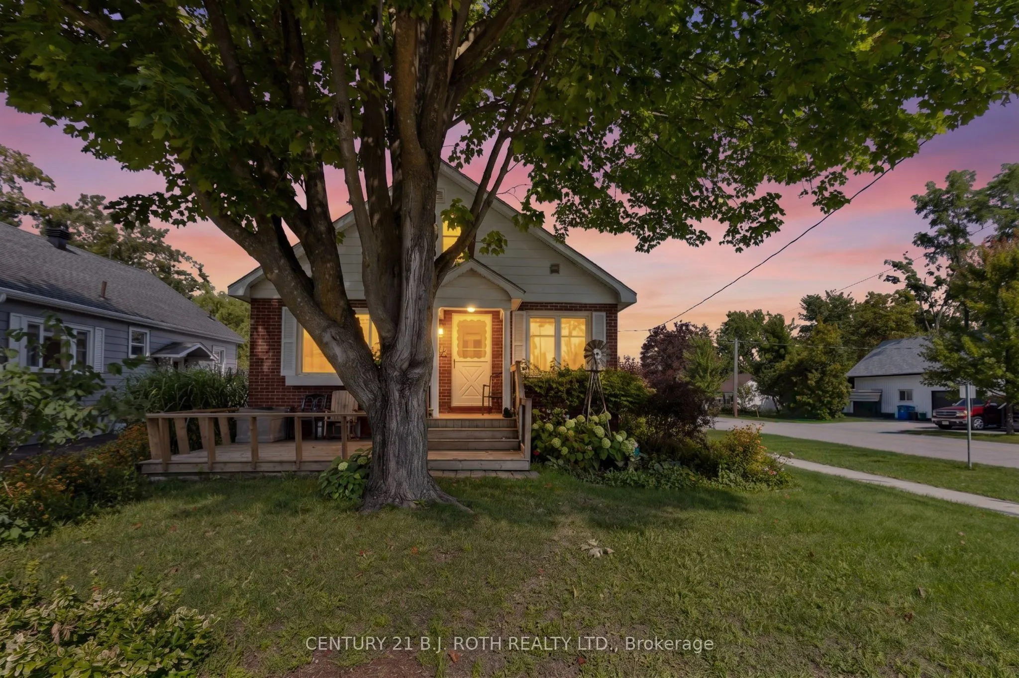 328 Colborne Street W
