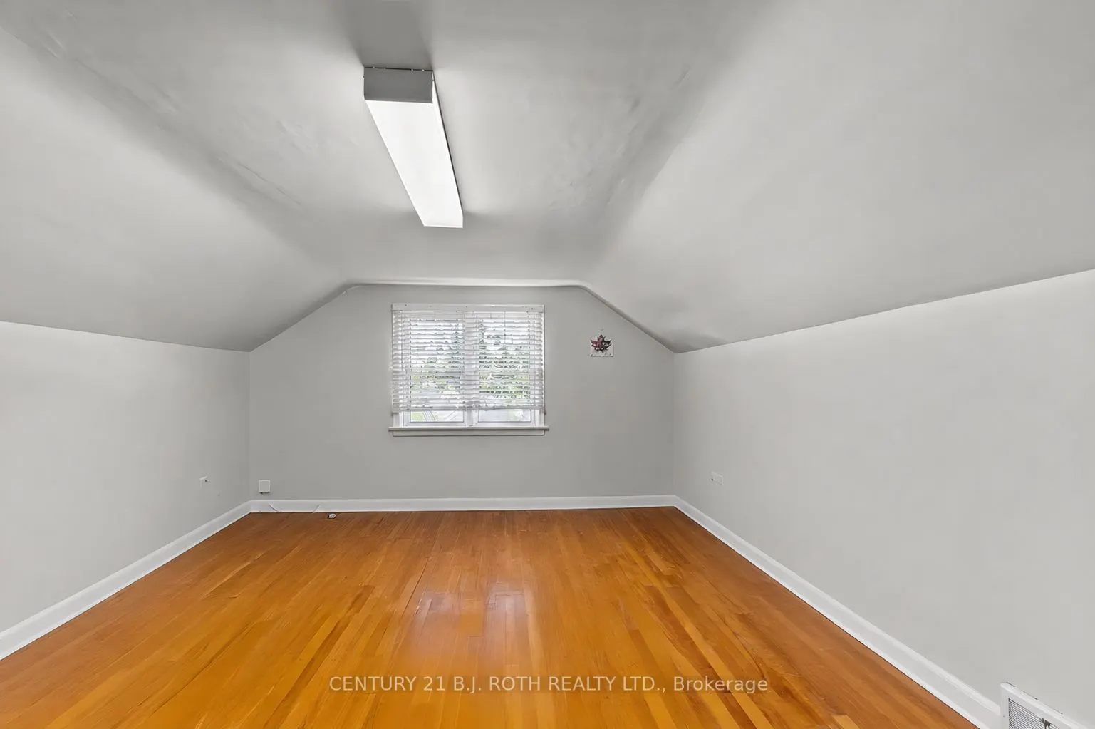 328 Colborne Street W