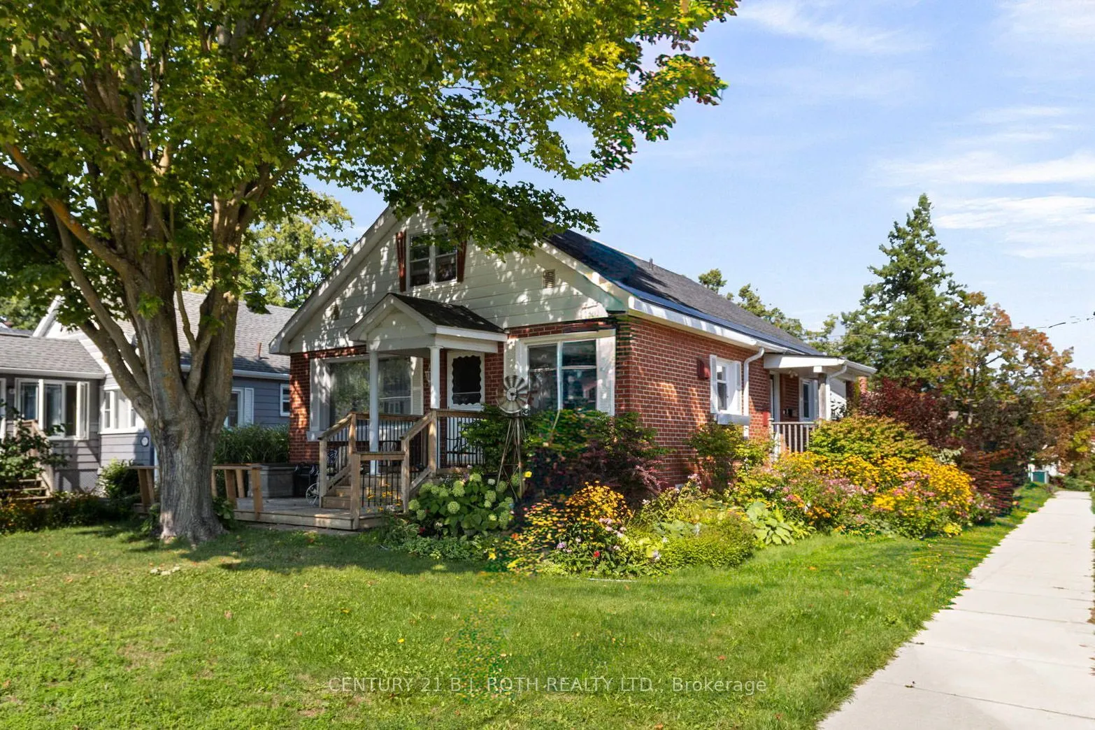 328 Colborne Street W