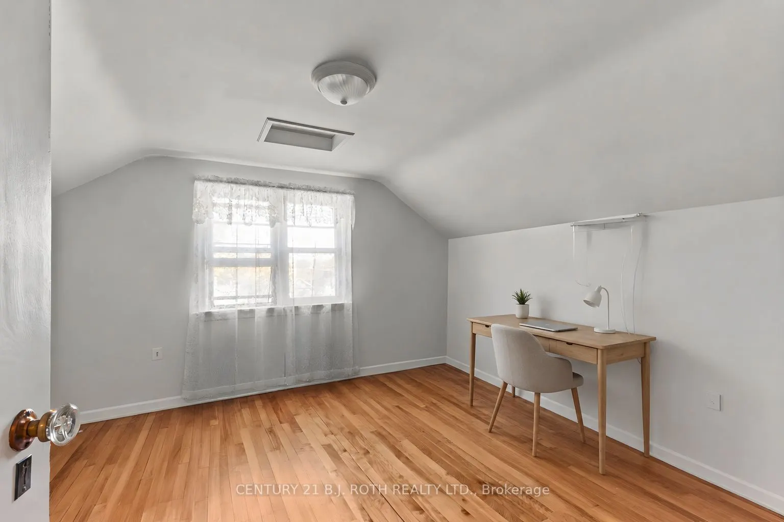 328 Colborne Street W