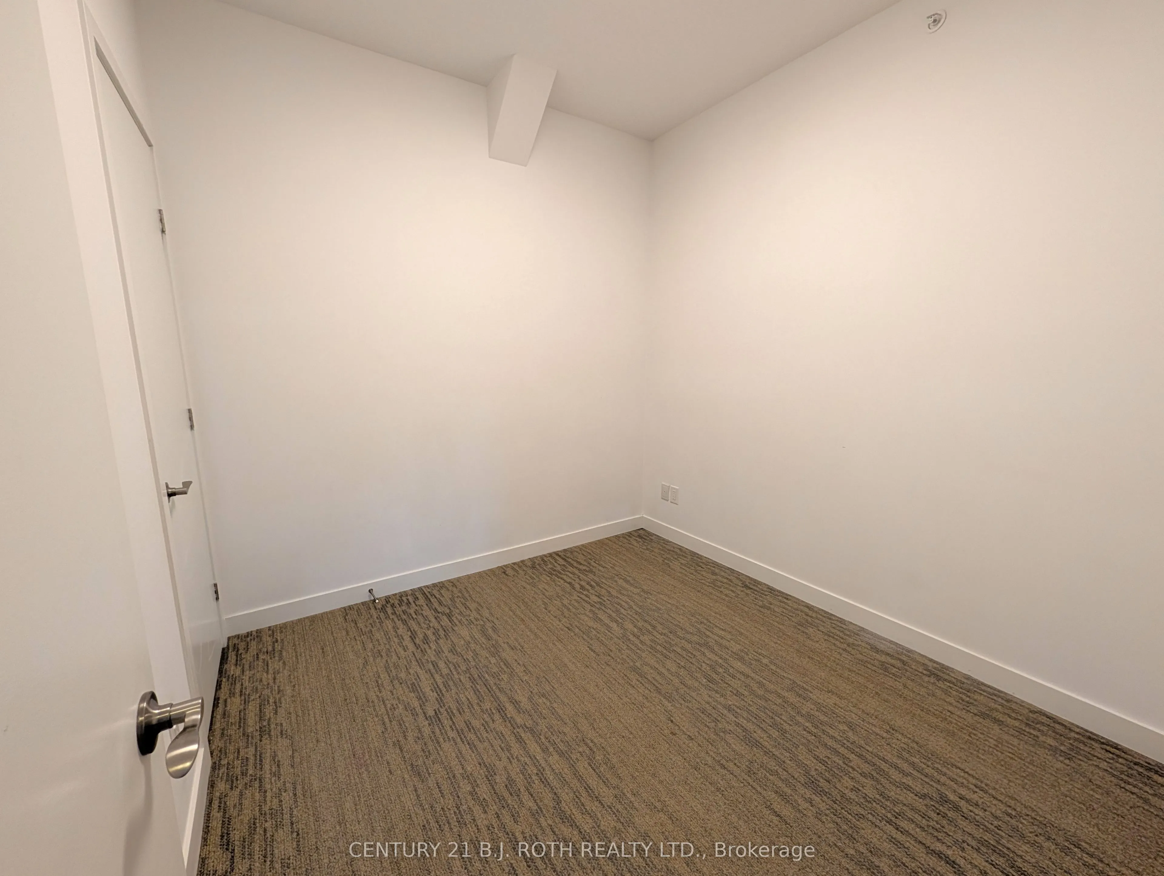 40 HORSESHOE Boulevard #302