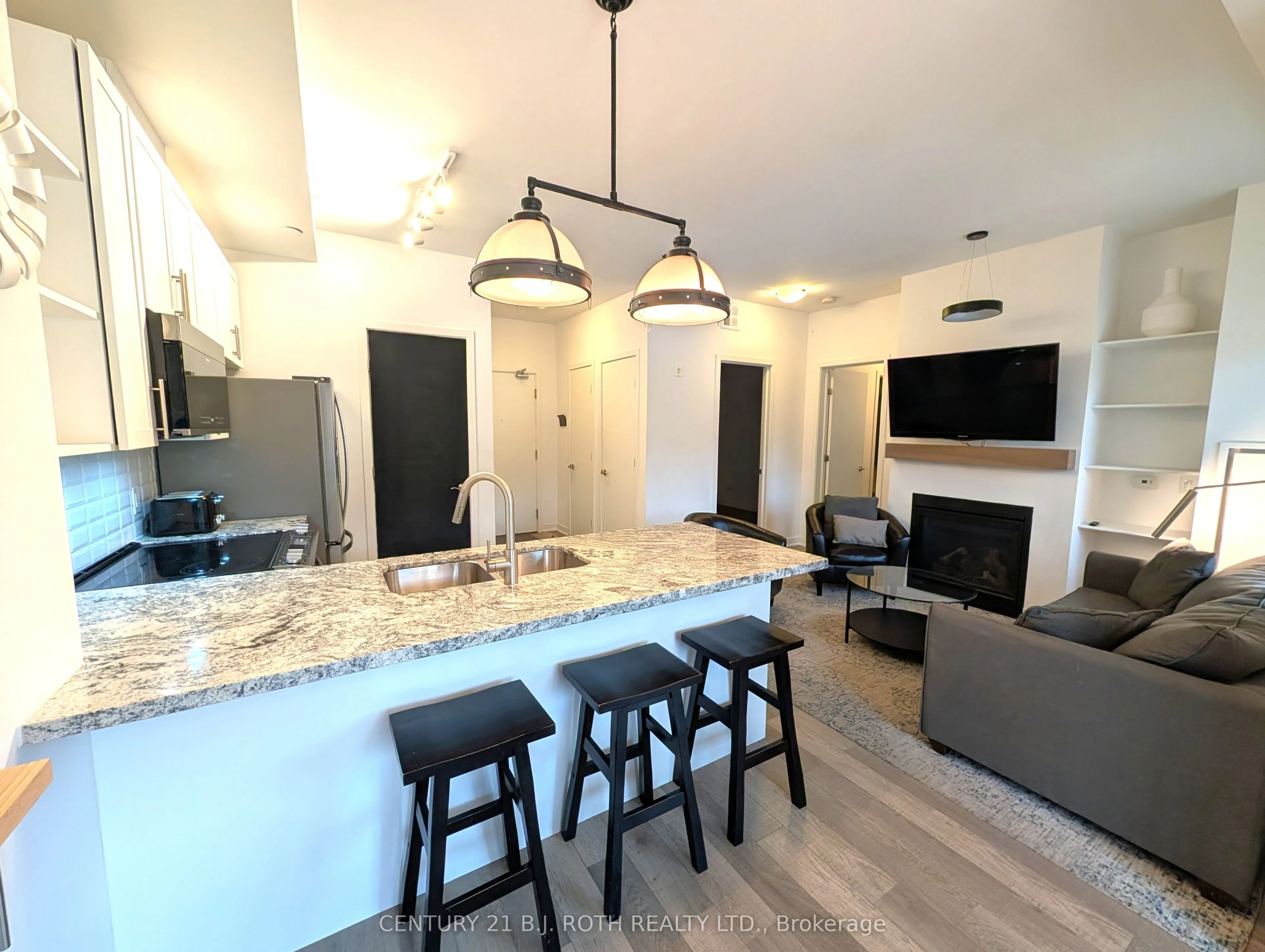 40 HORSESHOE Boulevard #302