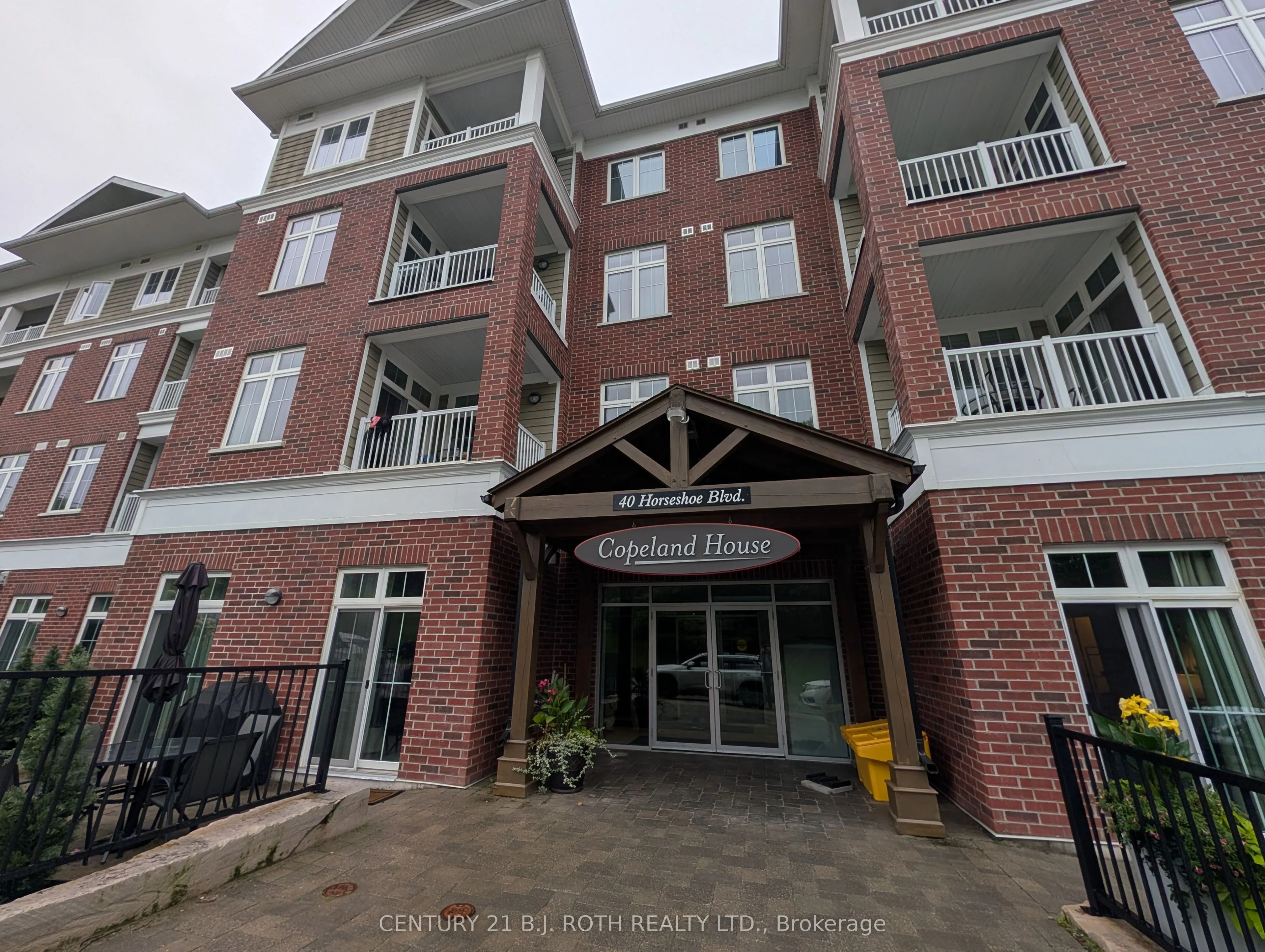 40 HORSESHOE Boulevard #302