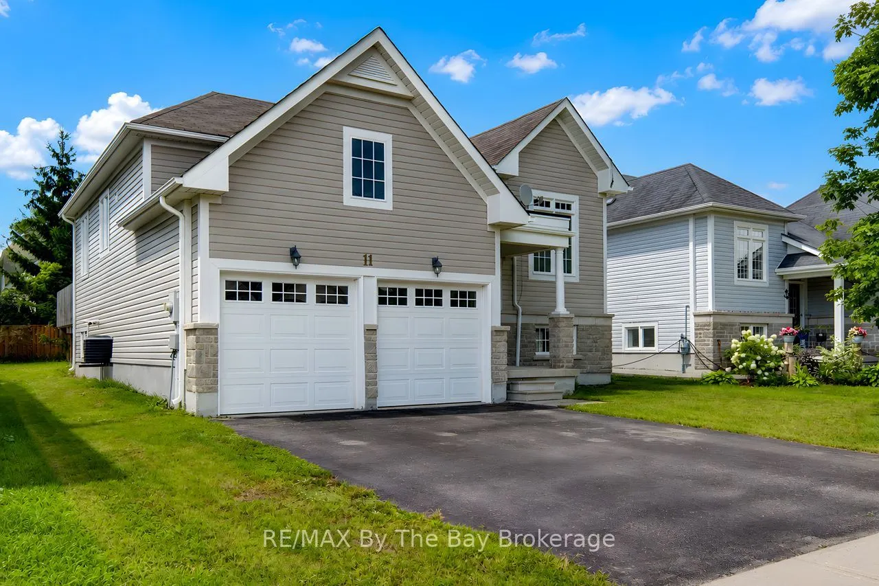 11 Grand Poplar Lane