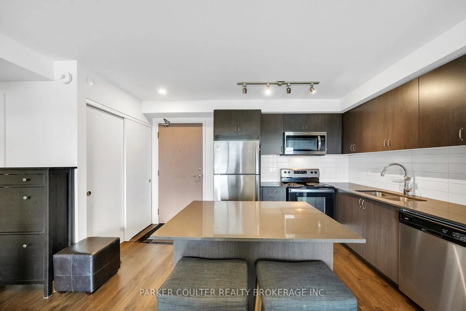 58 Lakeside Terrace #909