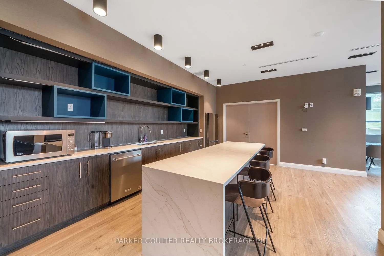 58 Lakeside Terrace #909
