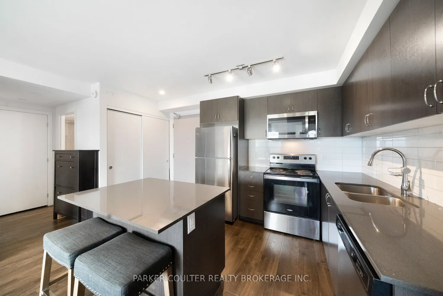 58 Lakeside Terrace #909