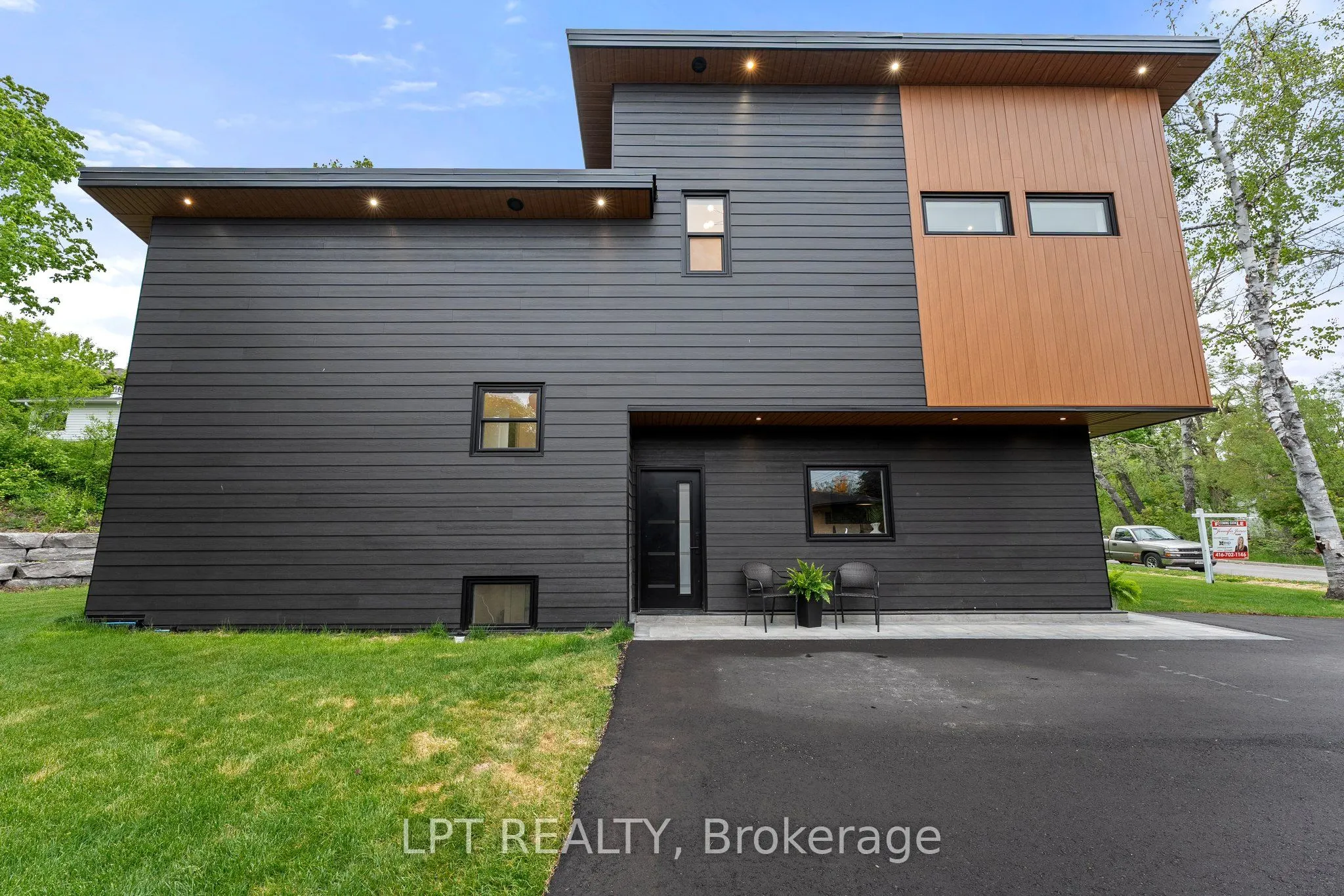 168 Berczy Street