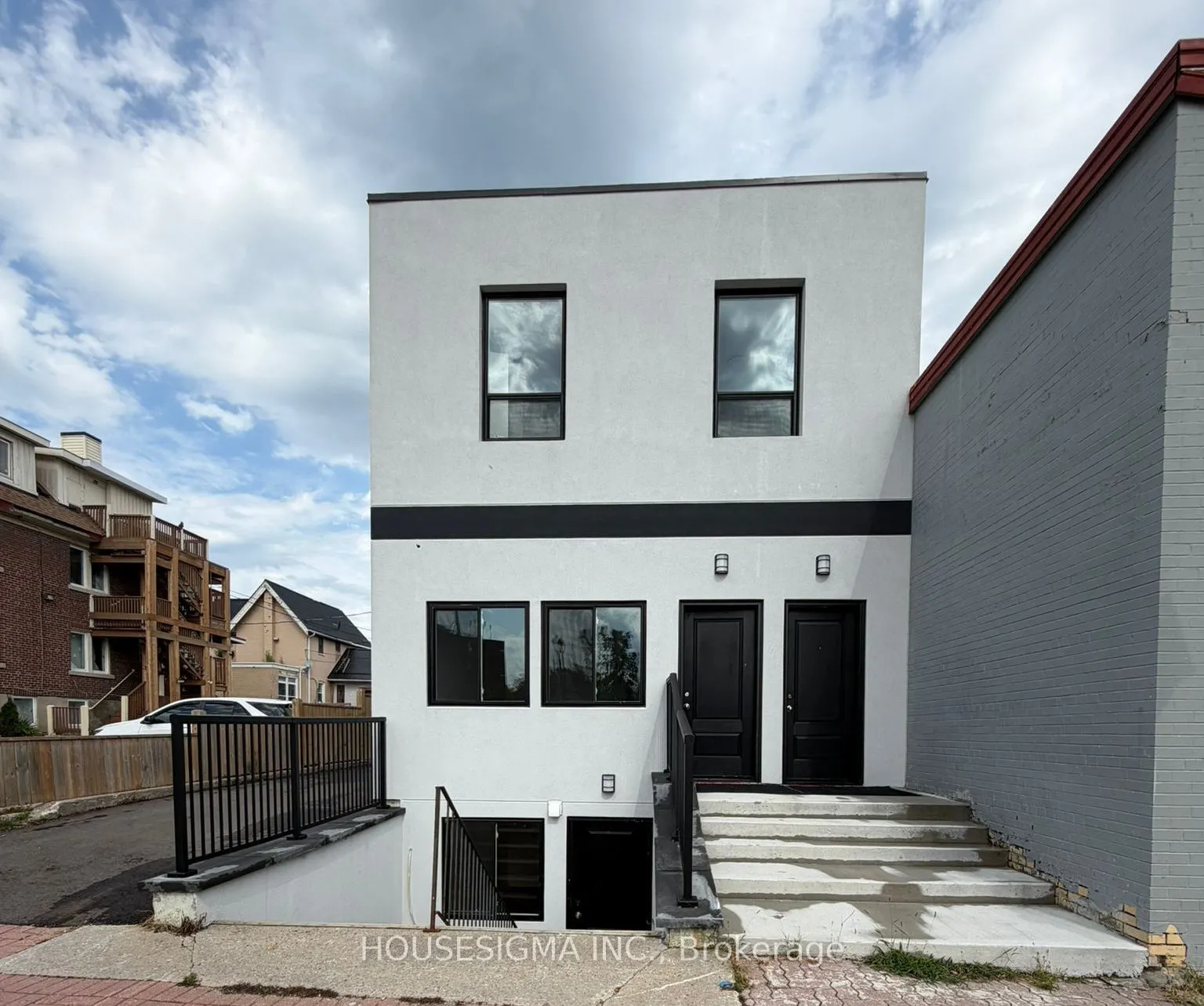 28 West Street N #Main Floor Unit