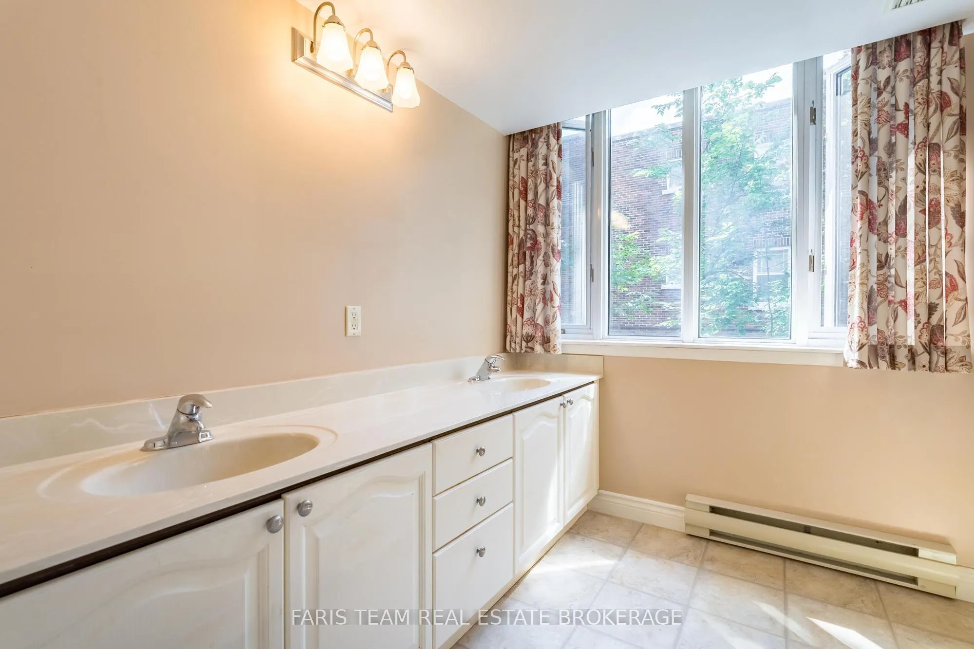 95 Matchedash Street N #202