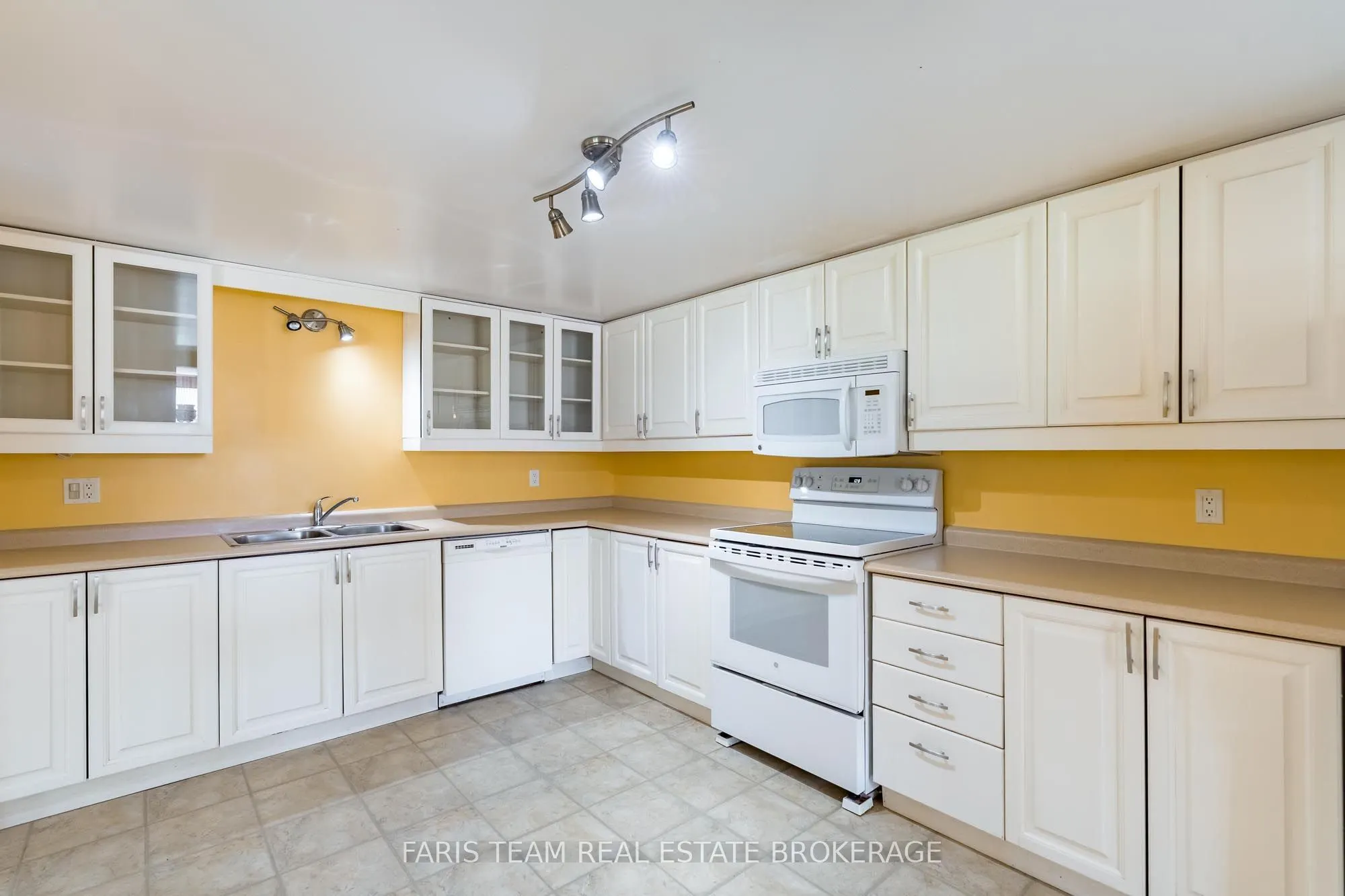 95 Matchedash Street N #202